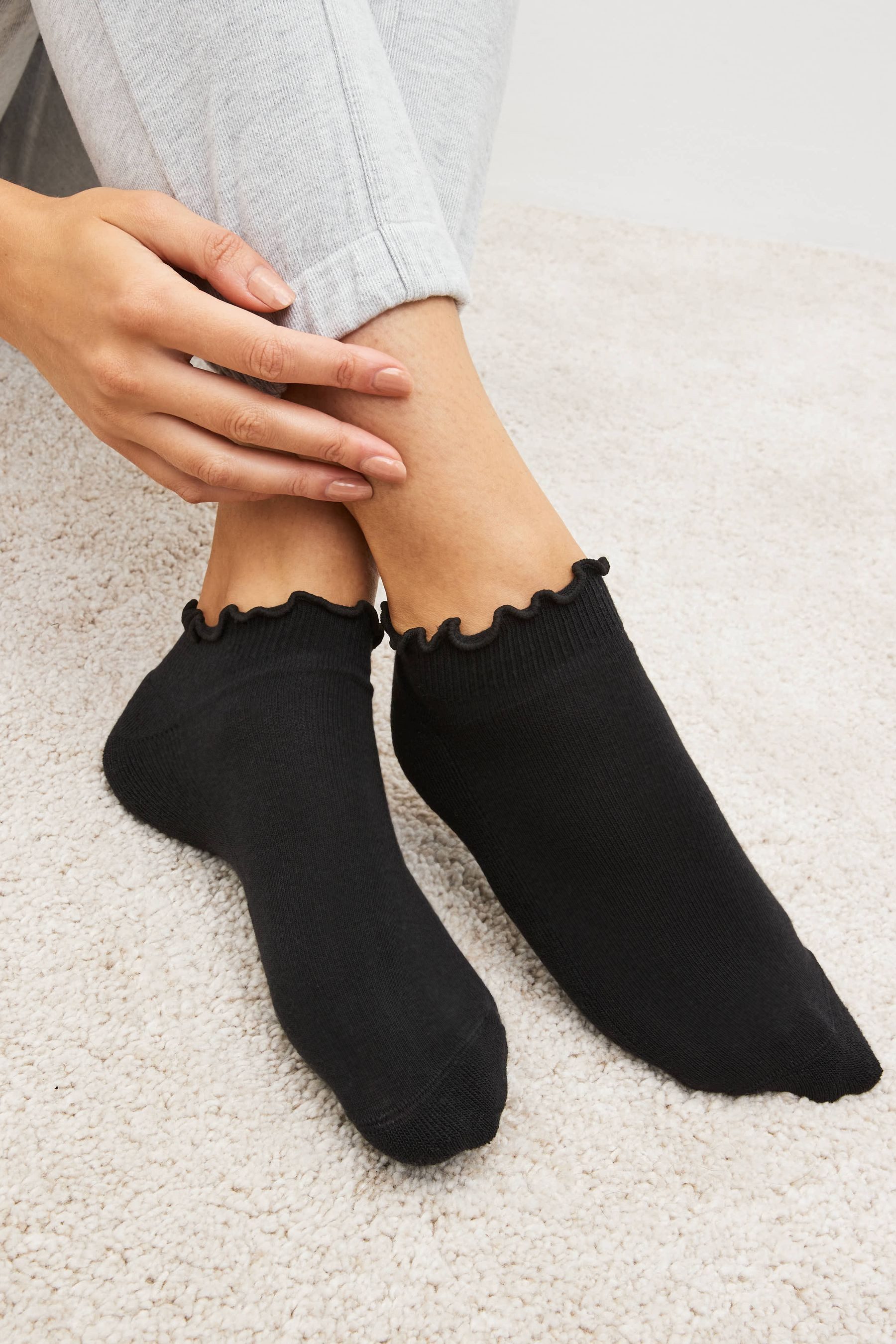 Next Sneakersocken Sneakersocken mit Rüschenrand, 4er-Pack (1-Paar)