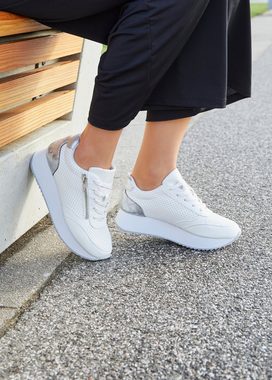 LASCANA Sneaker mit Metallic-Plateau, modischer Sohle, Schnürhalbschuh, Freizeitschuh