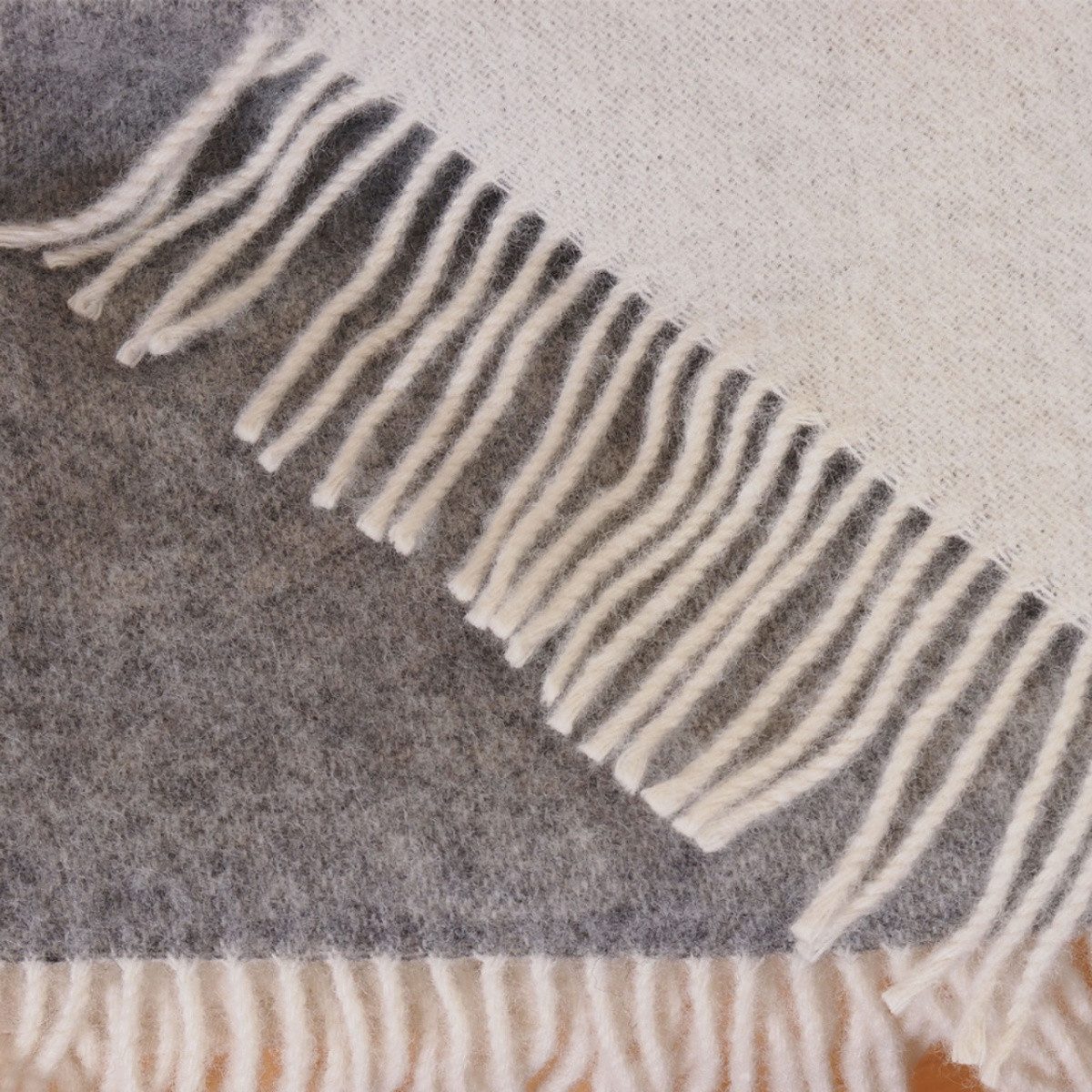 Wohndecke Mara, Island Wollparadies, Kuscheldecke aus Schurwolle, mit Frans günstig online kaufen