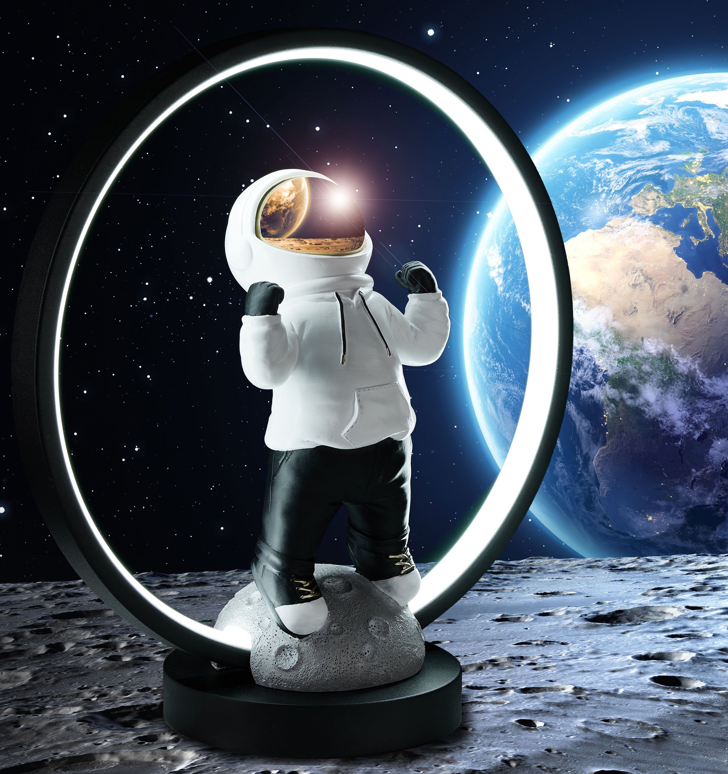 BRUBAKER LED Tischleuchte Astronaut und mit integriert, - Helm indirekter Handbemalte cm verchromtem Tischlampe Stecker, Beleuchtung fest Hoodie Weltraum USB-C LED und Nachttischlampe in Gold 33 LED-Ring Anime mit Pose, mit
