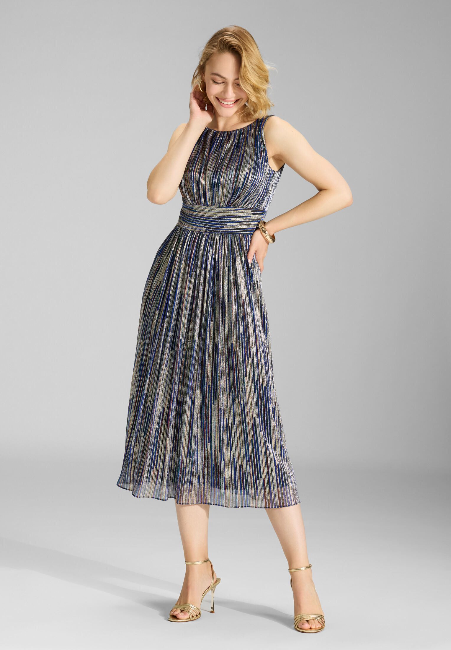 SWING Cocktailkleid - Cocktailkleid aus Plissee Taillierter Schnitt mit ausgestelltem Rockteil