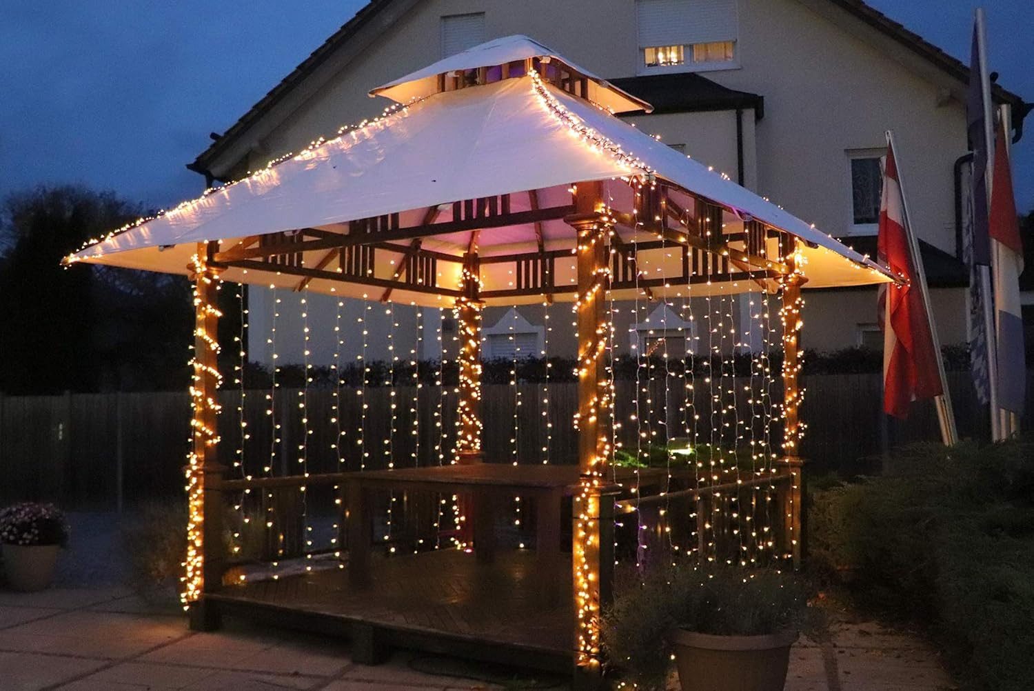 Gartenpirat LED-Lichtervorhang 3x3 m 300 LED warmweiß LED-Beleuchtung Weihn günstig online kaufen