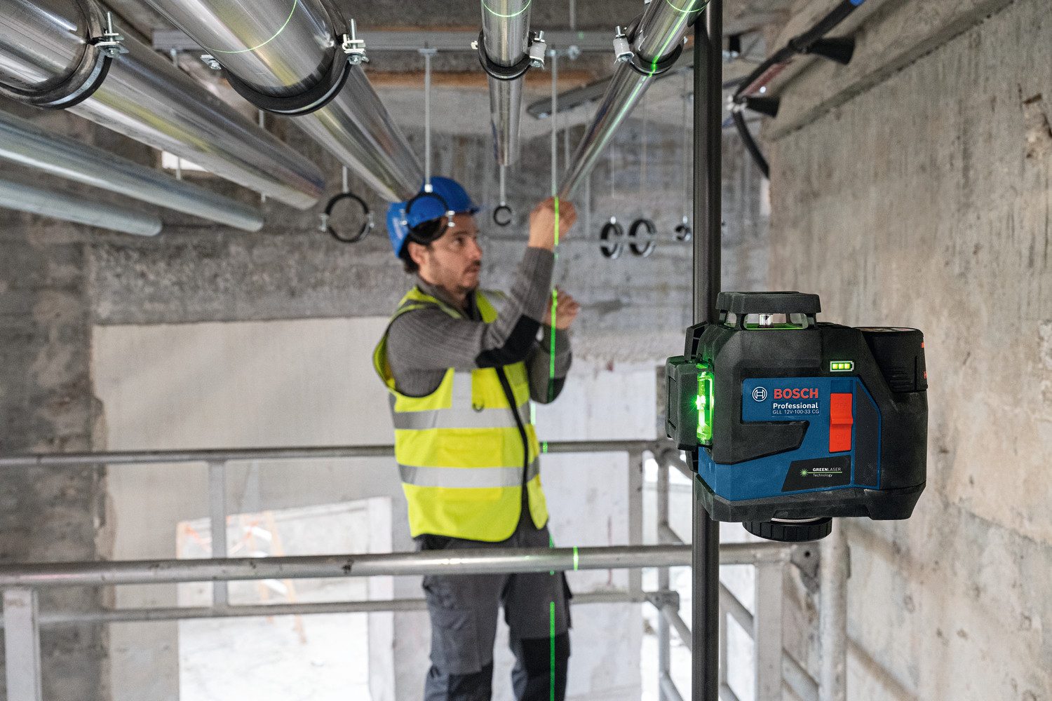 Bosch Professional Kreuzlinienlaser »GLL 12V-100-33 CG«, Inkl. 1x Akku GBA 12V 2.0Ah, in L-BOXX 136 und Universalhalter LB 10