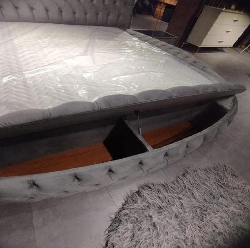 JVmoebel Rundbett Chesterfield Rundbett in Grau mit elegantem Stoffbezug (1-tlg., Rund Bett), Made in Europa