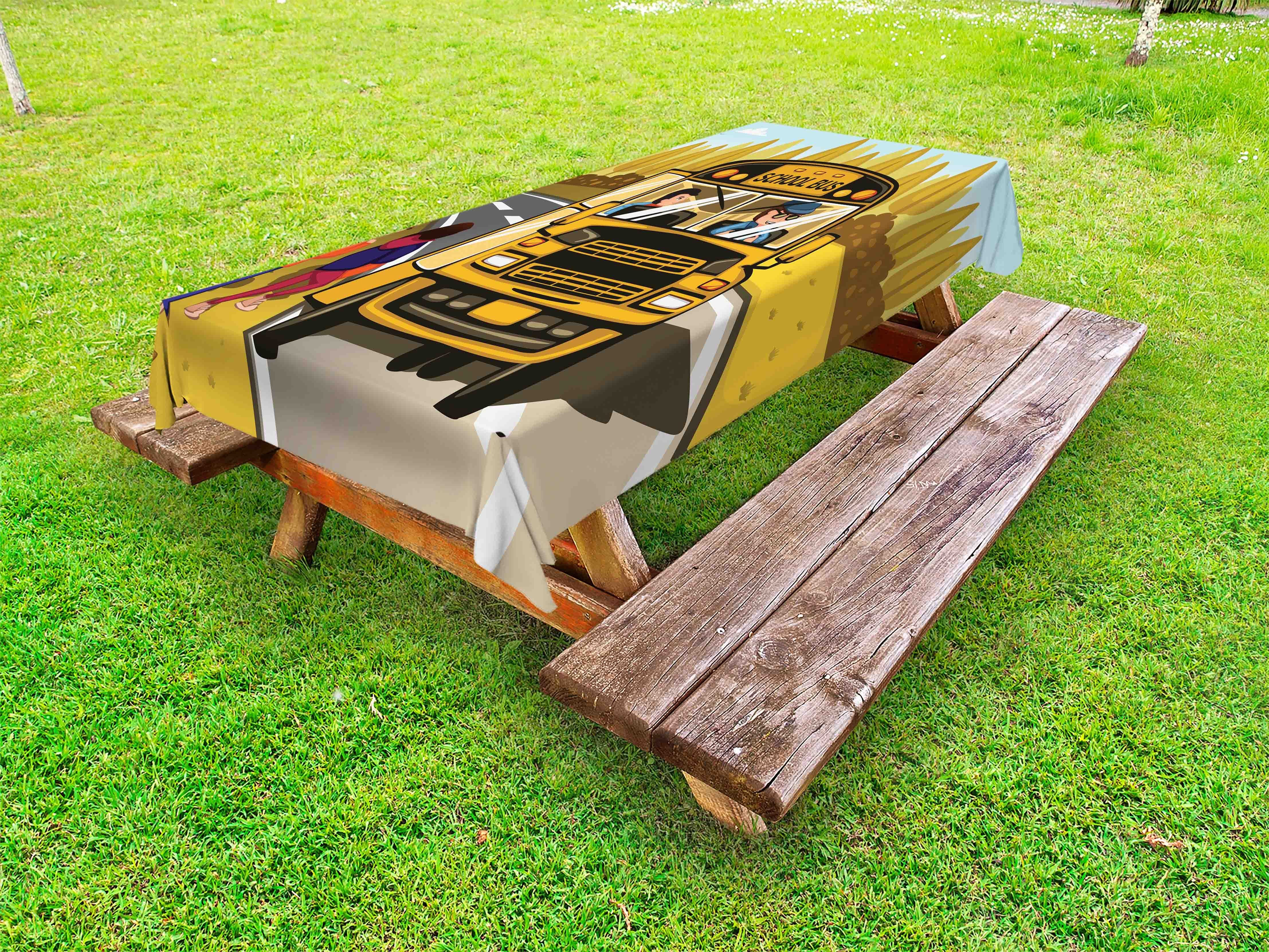 Abakuhaus Tischdecke dekorative waschbare Picknick-Tischdecke, Schulbus Gehen auf dem Bus Bäume