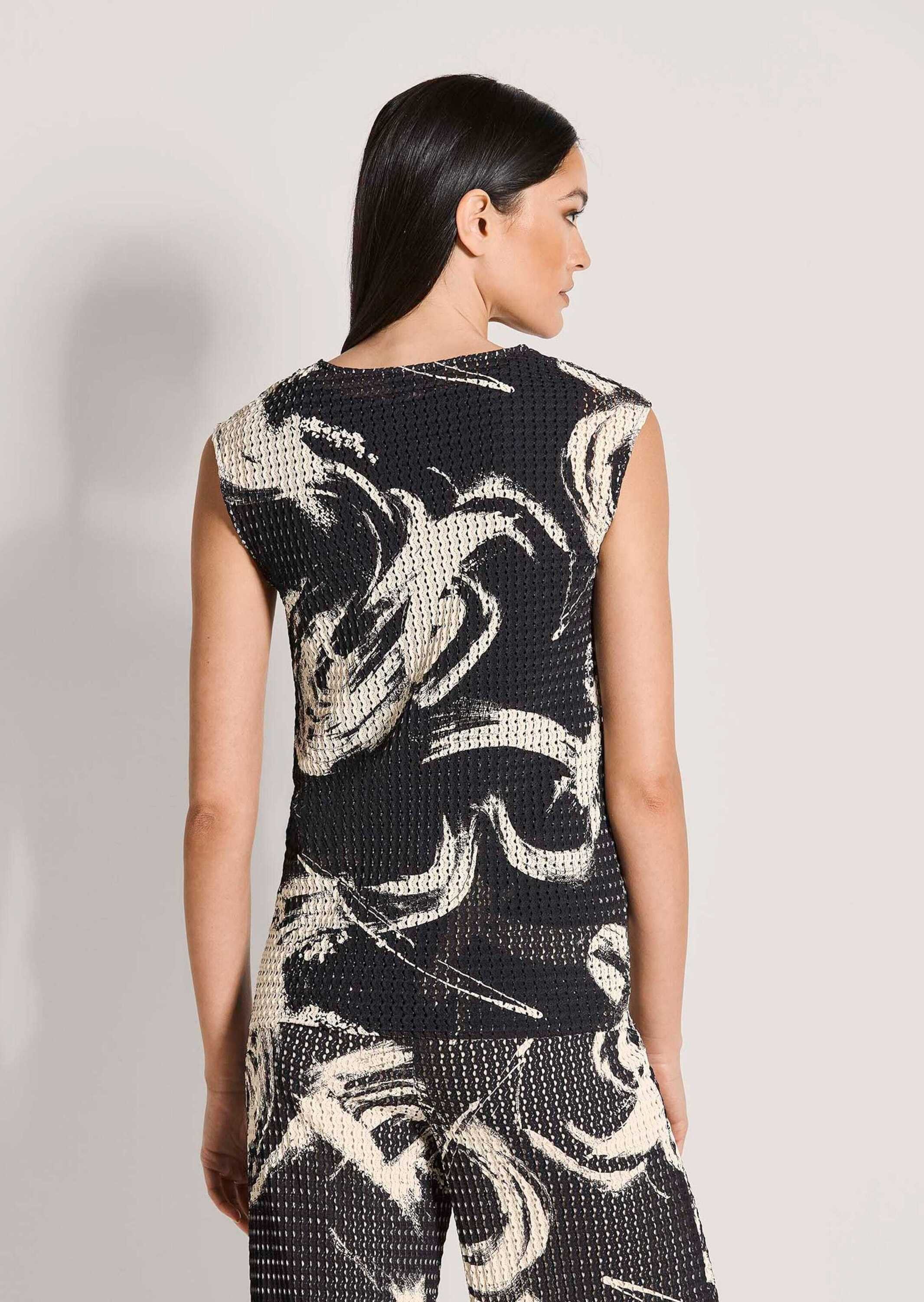 MADELEINE Shirttop Ajourshirt mit grafischem Muster Stretchshirt mit U-Boot-Ausschnitt und ohne Arm