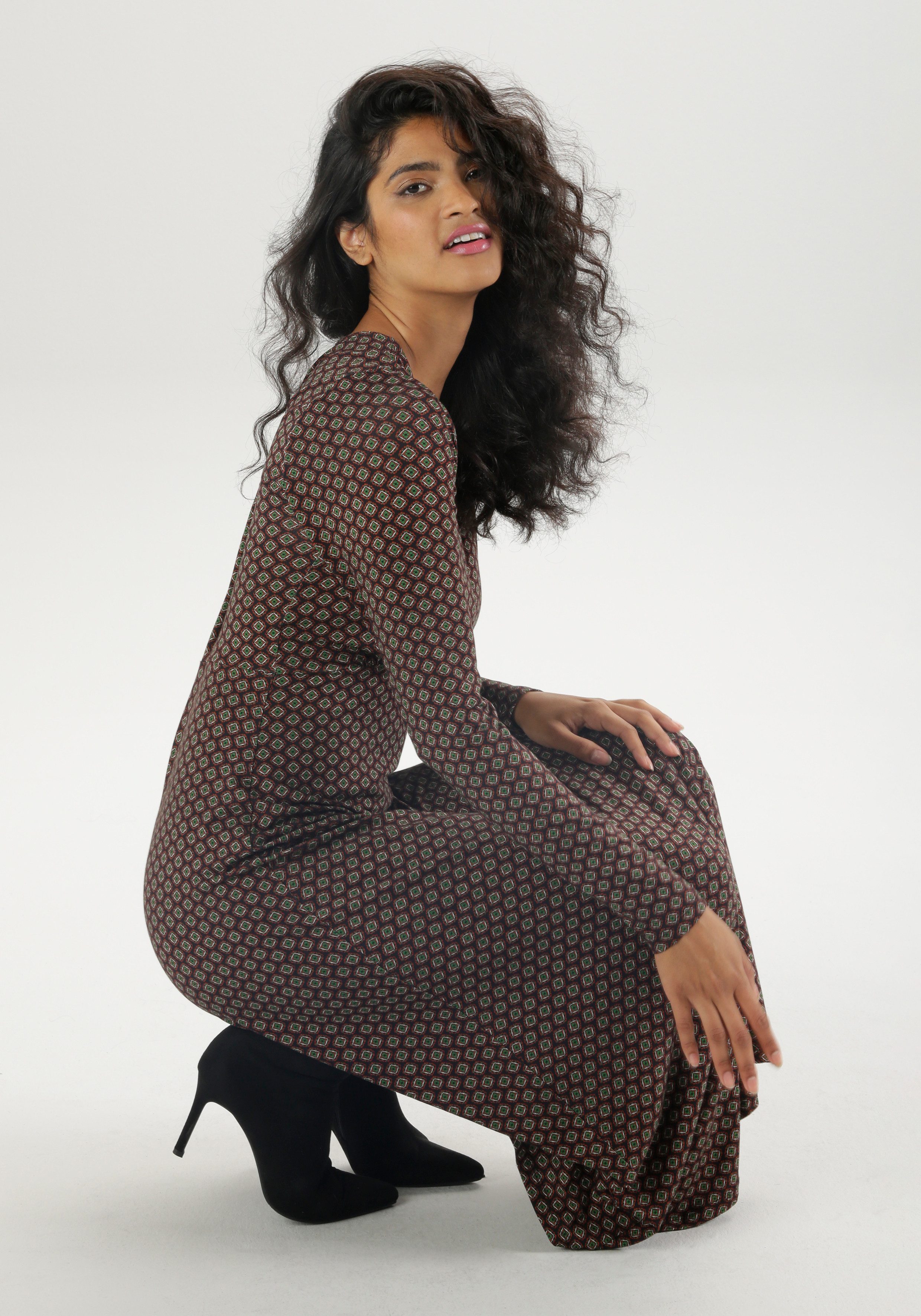 Aniston SELECTED Maxikleid mit V-Ausschnitt in Wickeloptik und Unterbrustnaht – Bild 3 von 5