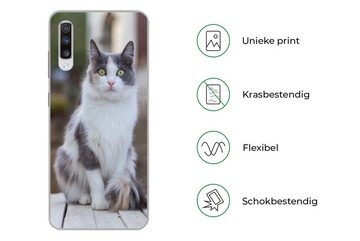 MuchoWow Handyhülle Katze - Porträt - Tisch - Mädchen - Kinder - Jungen, Phone Case, Handyhülle Samsung Galaxy A70, Silikon, Schutzhülle