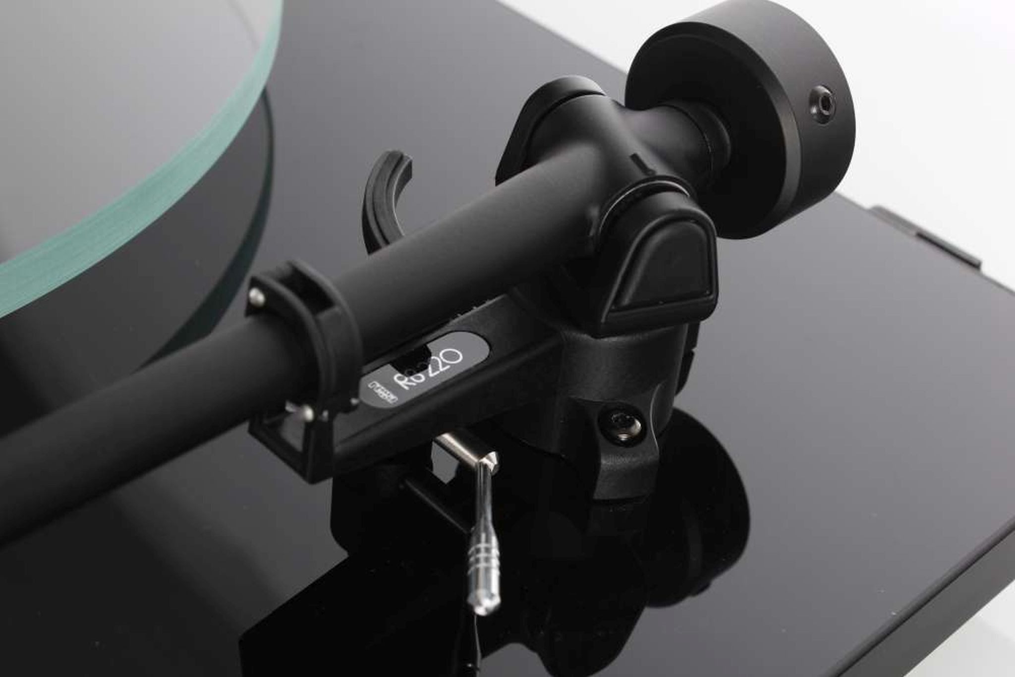 rega Planar 2 Plattenspieler inkl. transparenter Abdeckhaube weiß/schwarz Plattenspieler (Riemenantrieb)