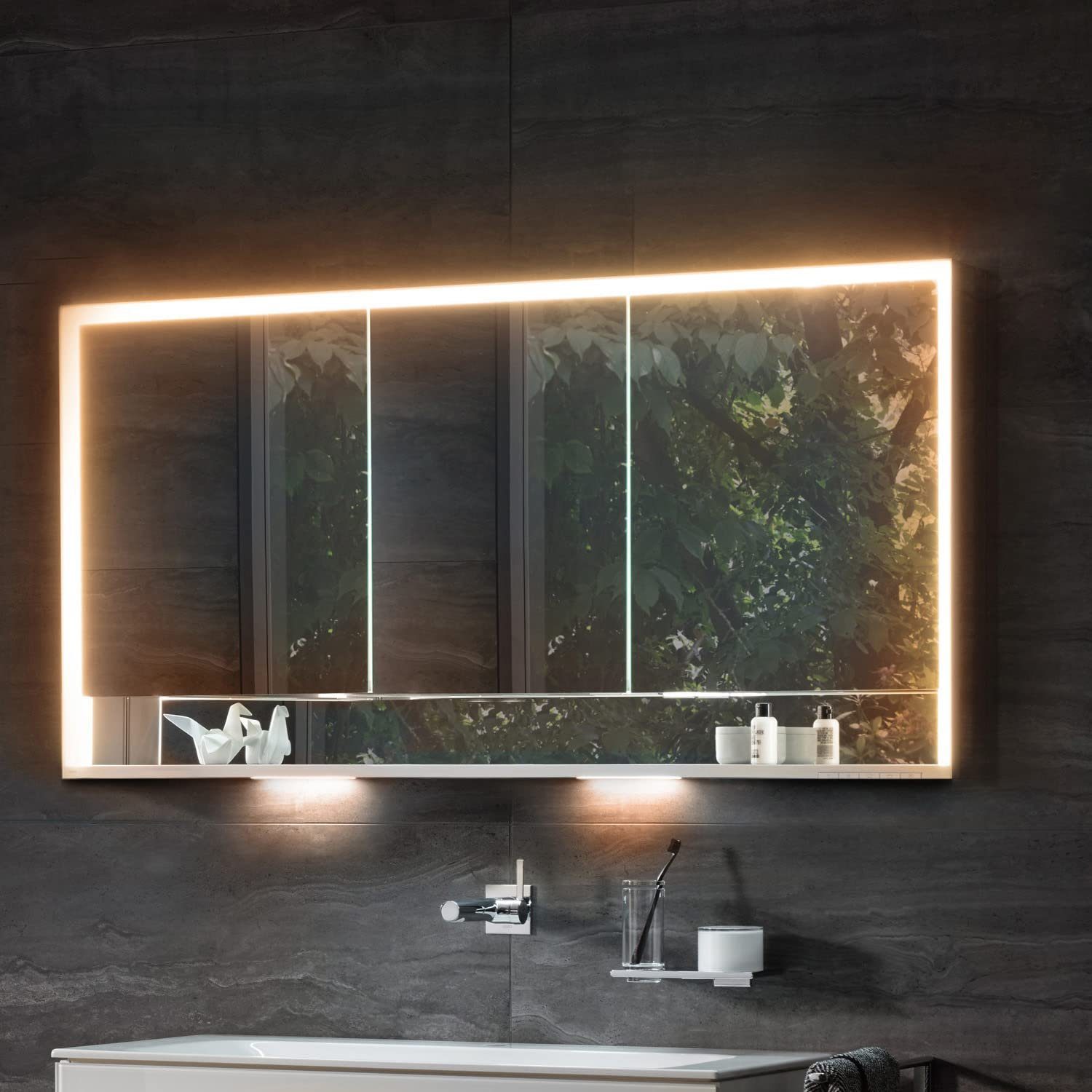 Keuco Spiegelschrank Royal LED) 140cm Lichtfarbe, einstellbare Aluminium-Korpus, (Badezimmerspiegelschrank mit dimmbar, 3-türig, Beleuchtung Lumos