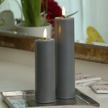 Deluxe Homeart LED-Kerze Mia Echtwachs Deluxe Wachsspiegel flackernd H: 20cm D: 5cm grau