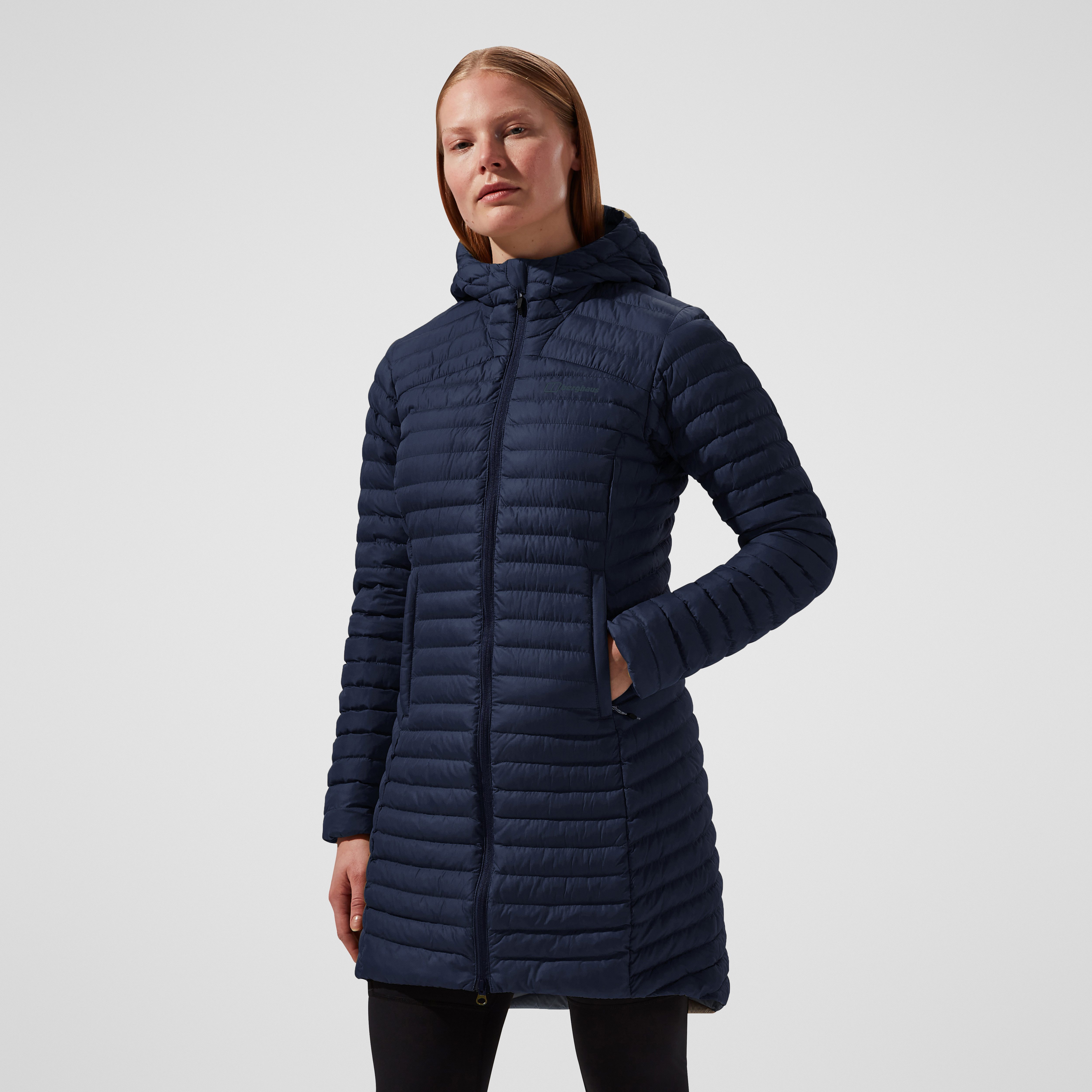 Berghaus Steppjacke MICRO JKT LONG wärmeisolierende Steppjacke, wasserabweisend, po-bedeckende Länge