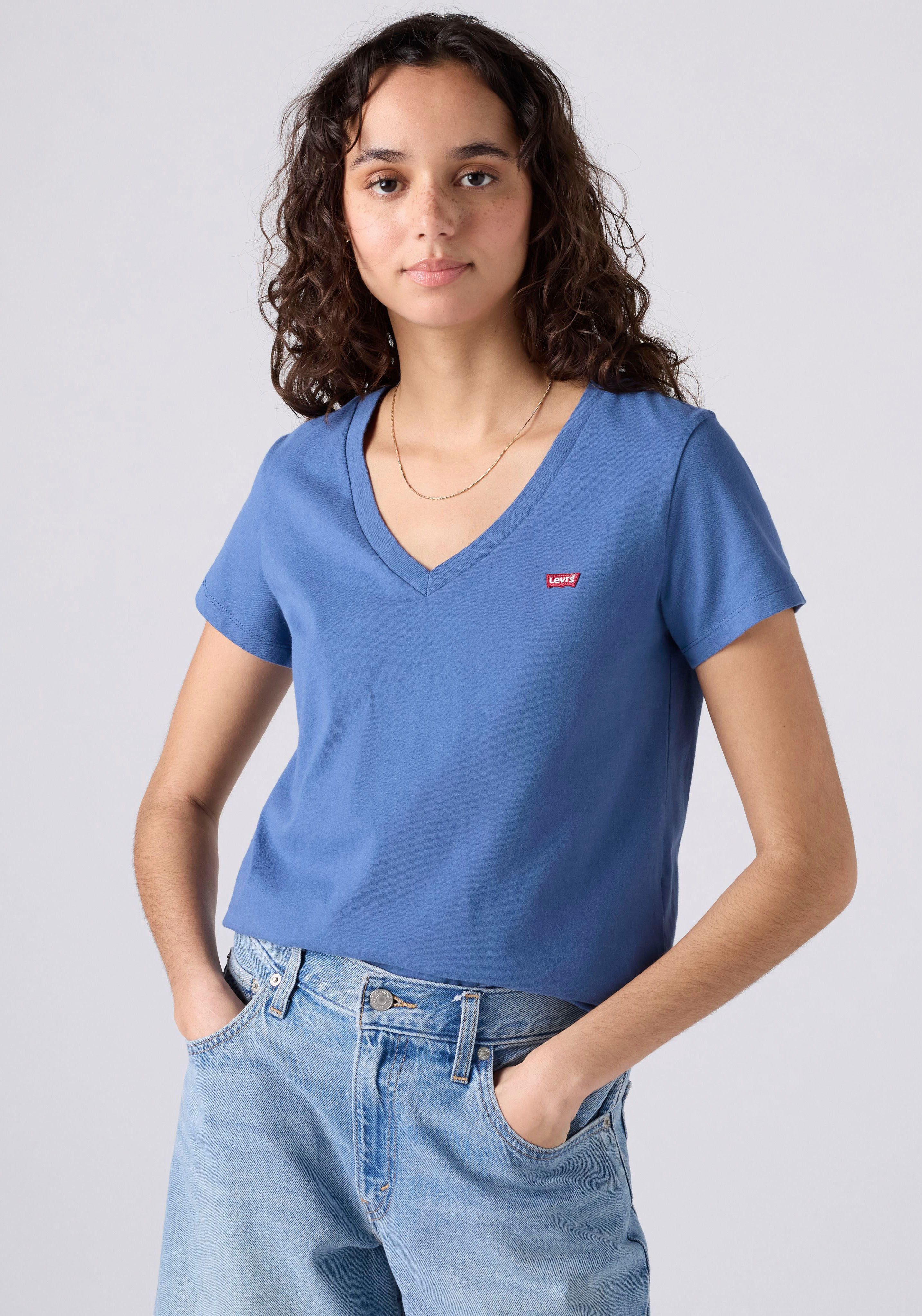 Levi's® V-Shirt Perfect Tee mit kleinem Batwing- Logo