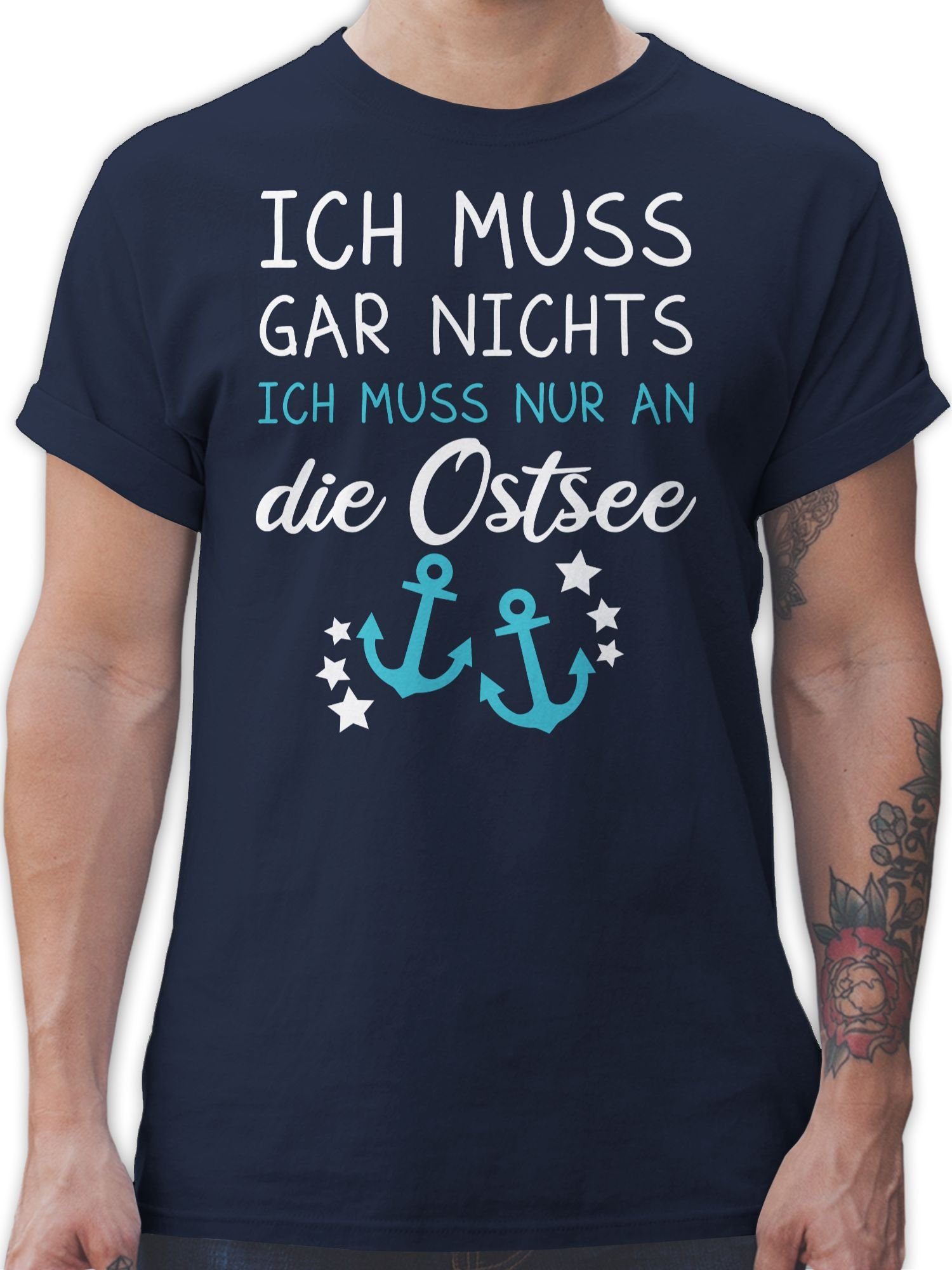 Shirtracer T-Shirt Ich muss gar nichts ich muss nur an die Ostsee Sprüche Statement 01 Navy Blau