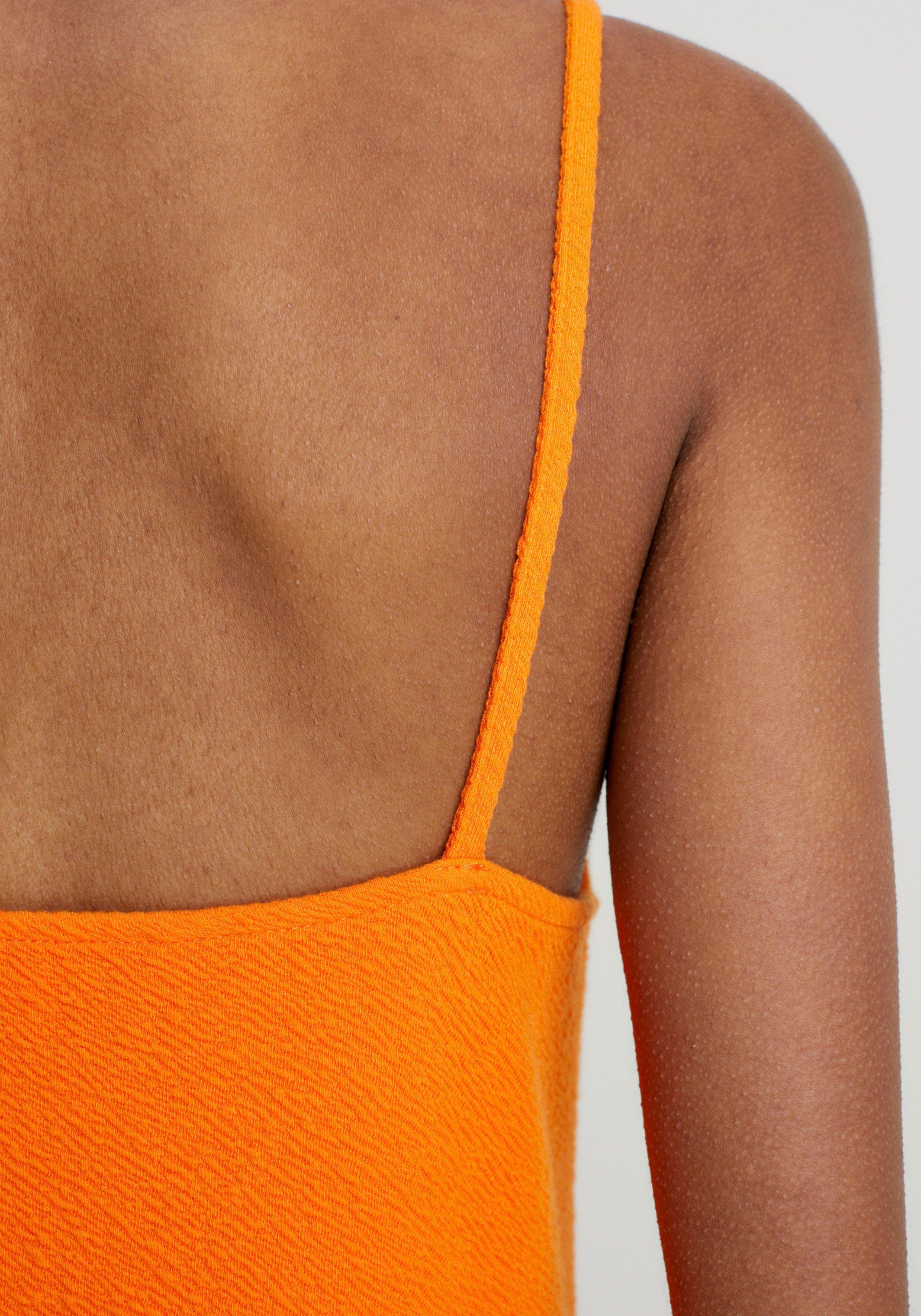 aus STRAPPY Material RIB Jeans Calvin strukturiertem orange Klein Spaghettikleid SLUB