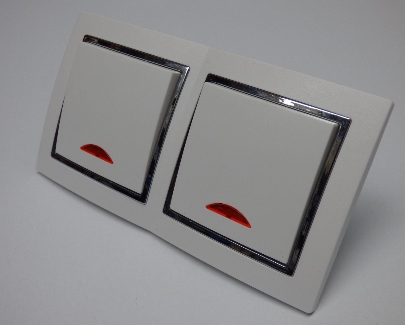 Lichtideen Schalter 9548 Levina S 2-er Kontroll Schalter silberner Rand (Taster, Schalter, Anennendose, Steckdose mit USB lieferbar)