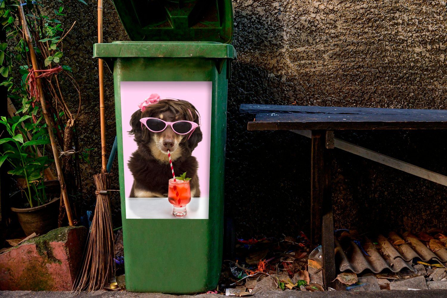 MuchoWow einen St), Kelpie-Hund (1 Wandsticker Mülltonne, Sticker, Container, Mülleimer-aufkleber, Abfalbehälter Cocktail trinkt