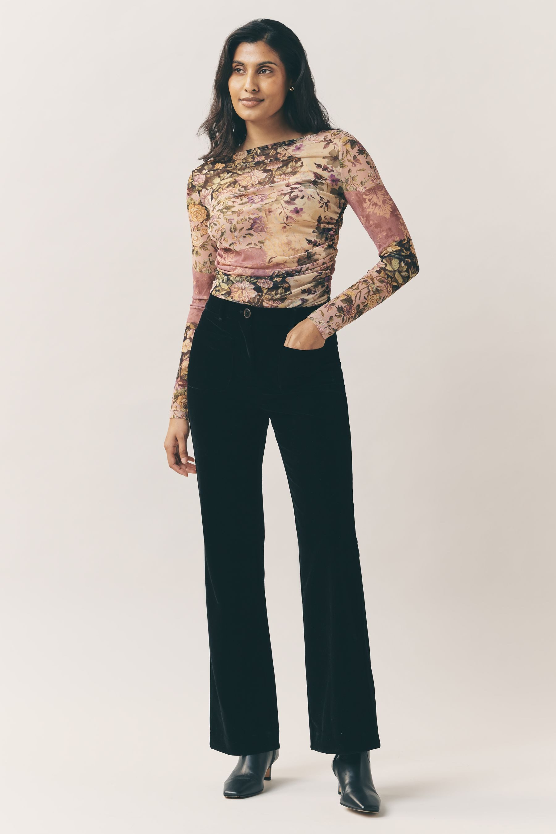 Next Anzughose Slim Fit Schlaghose aus Samt (1-tlg)