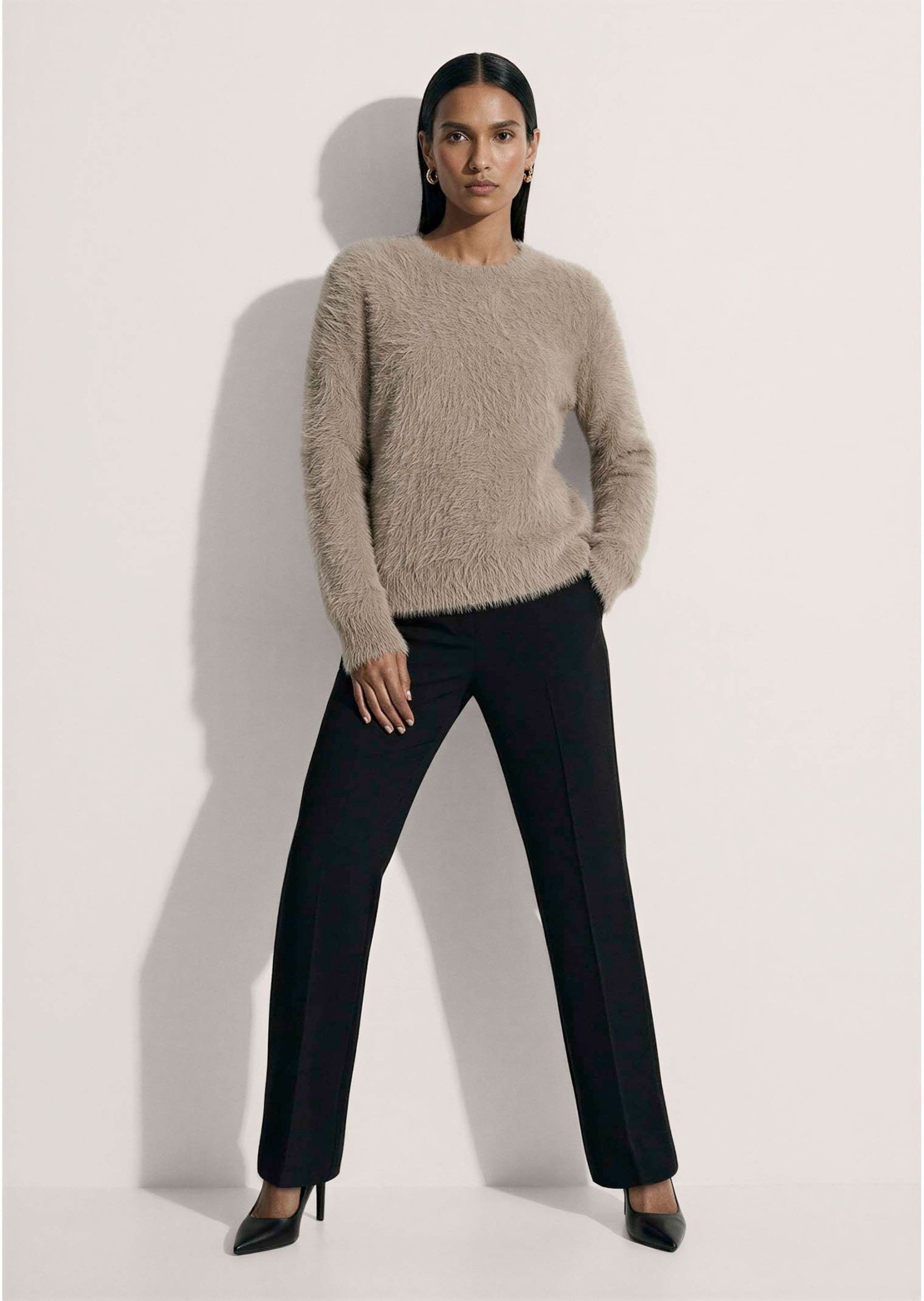 MADELEINE Strickpullover Flauschiger Pullover mit Kaschmir Klassischer Rundhalsausschnitt, lange Ärmel & gerippte Bündchen