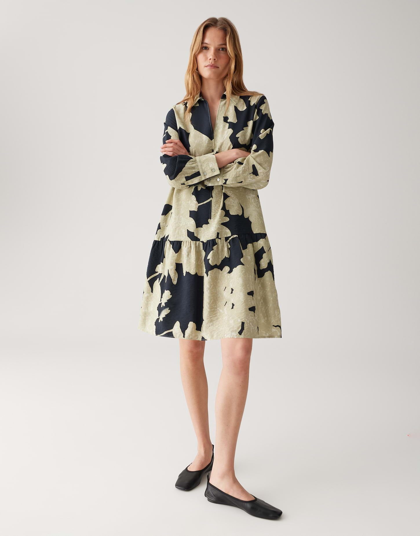 OPUS Hemdblusenkleid WEMMY ANALOGUE aus ECOVERO™ Viskosemix knielang, Saum mit Volantbesatz, Schlitz am Ärmelsaum