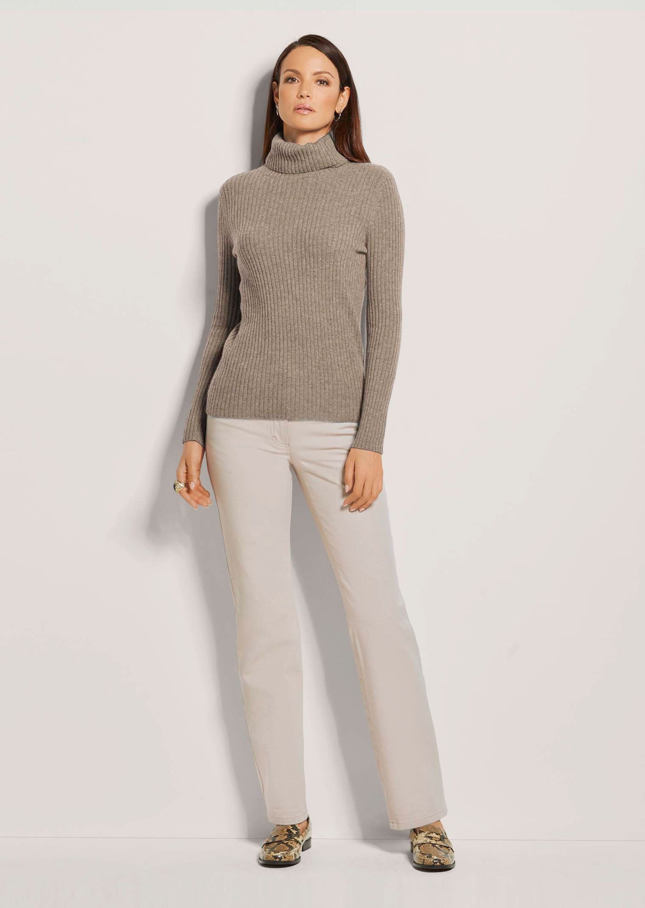 MADELEINE Strickpullover Rollkragenpullover aus Kaschmir Luxuriöser Rippstrick mit langem Rollkragen