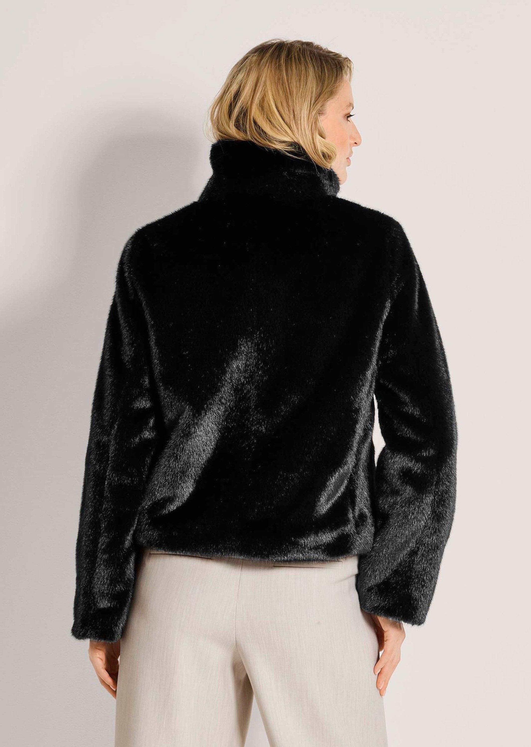 MADELEINE Outdoorjacke Webpelz-Kurzjacke mit Stehkragen Webpelzjacke mit verdeckten Druckknöpfen, Langarm, leicht gefüttert – Bild 2 von 5