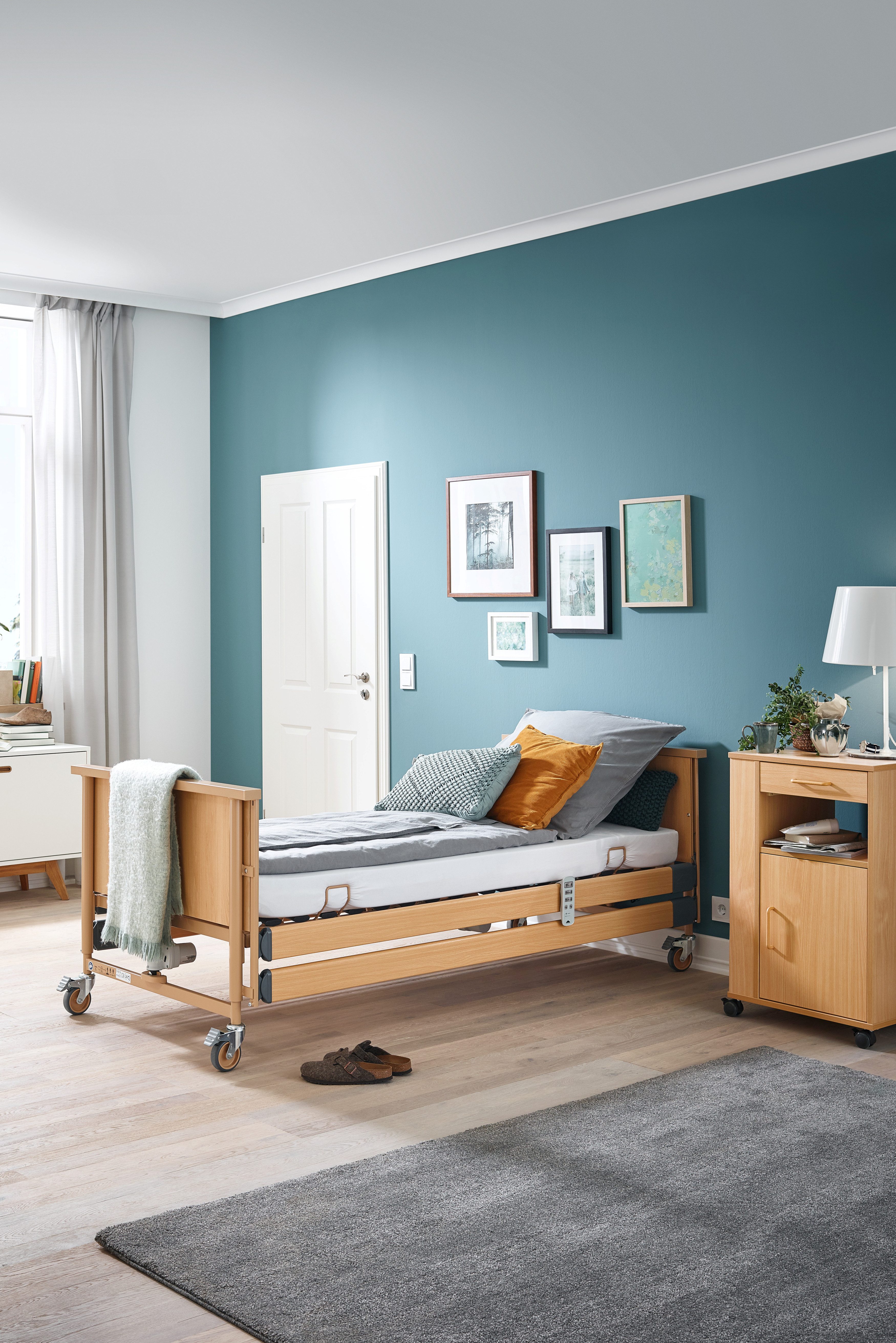 Burmeier Bett Pflegebett Dali Standard Seniorenbett (Aufrichter, Seitenschutz und Lattenrost inklusive, elektrisch verstellbar, Mit Fernbedienung, Komfort und mehr Lebensqualität), Easy-Click-System einfache Montage