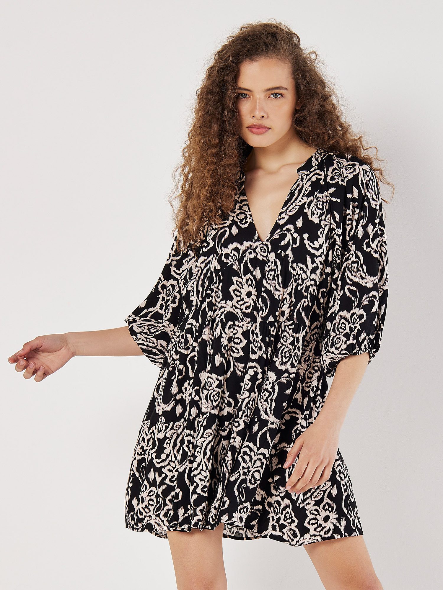 Apricot Druckkleid gestuftes Minikleid, mit Ballonärmeln günstig online kaufen