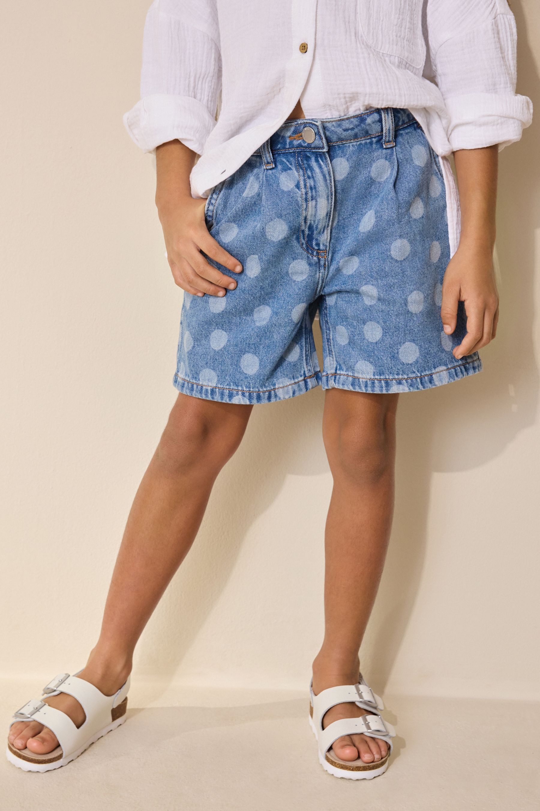 Next Jeansshorts Relaxed Fit Denim-Shorts mit Bundfalten (1-tlg)