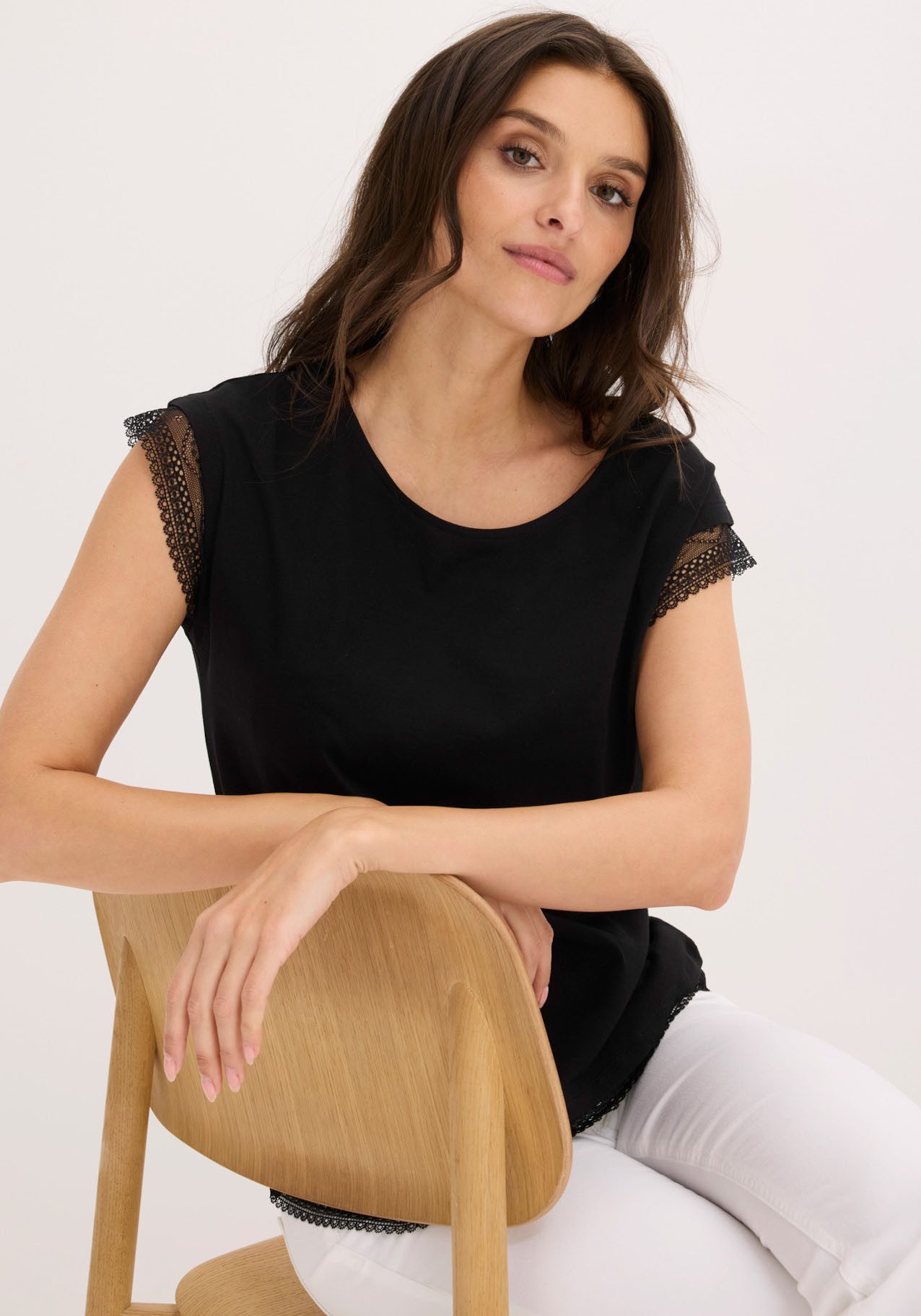 bonprix T-Shirt bequeme Passform, überschnittene Schultern, mit Spitzendetails