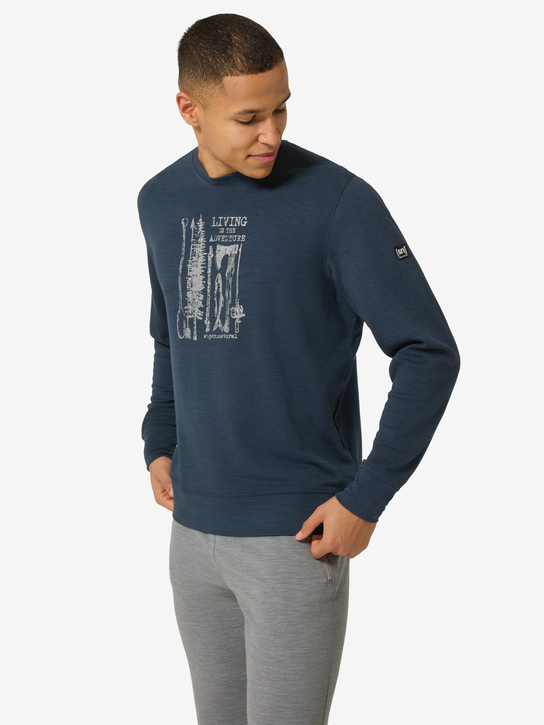 SUPER.NATURAL Sweatshirt für Herren,Merino M FISHING ADVENTURE CREW mit Sommer-Motiv, atmungsaktiv