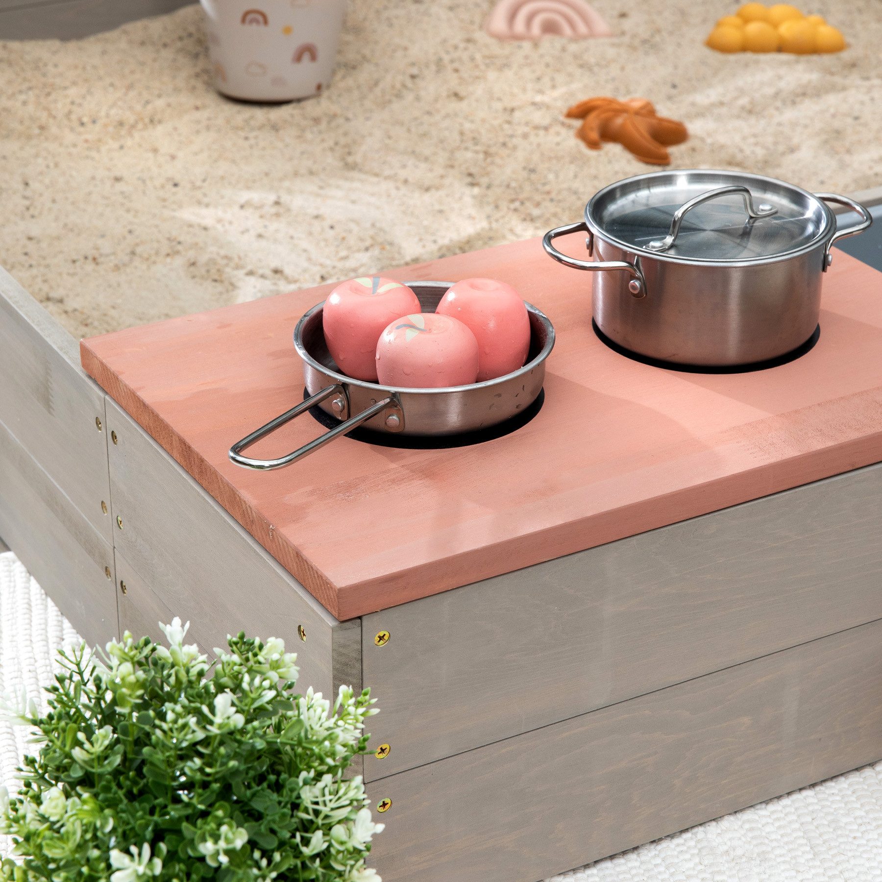 MUDDY BUDDY® Sandkasten Wild Bear, mit Matschwanne, Grill, Kochfeld, warmgrau/puderrosa