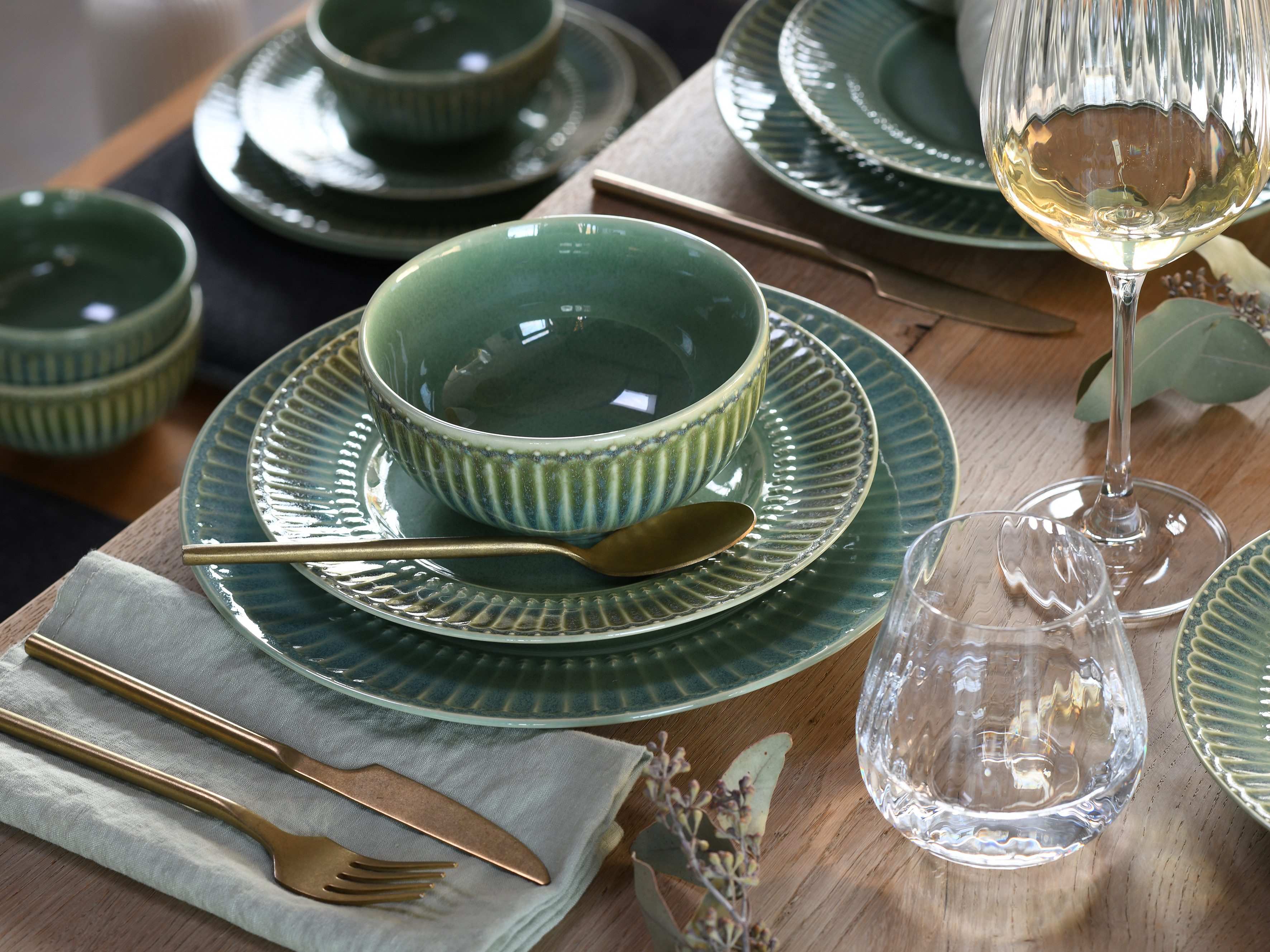 CreaTable Teller-Set Celadon, Teller Set 12-tlg. (12-tlg), 4 Personen, Steinzeug, Elegantes Stabrelief, Farbverlauf