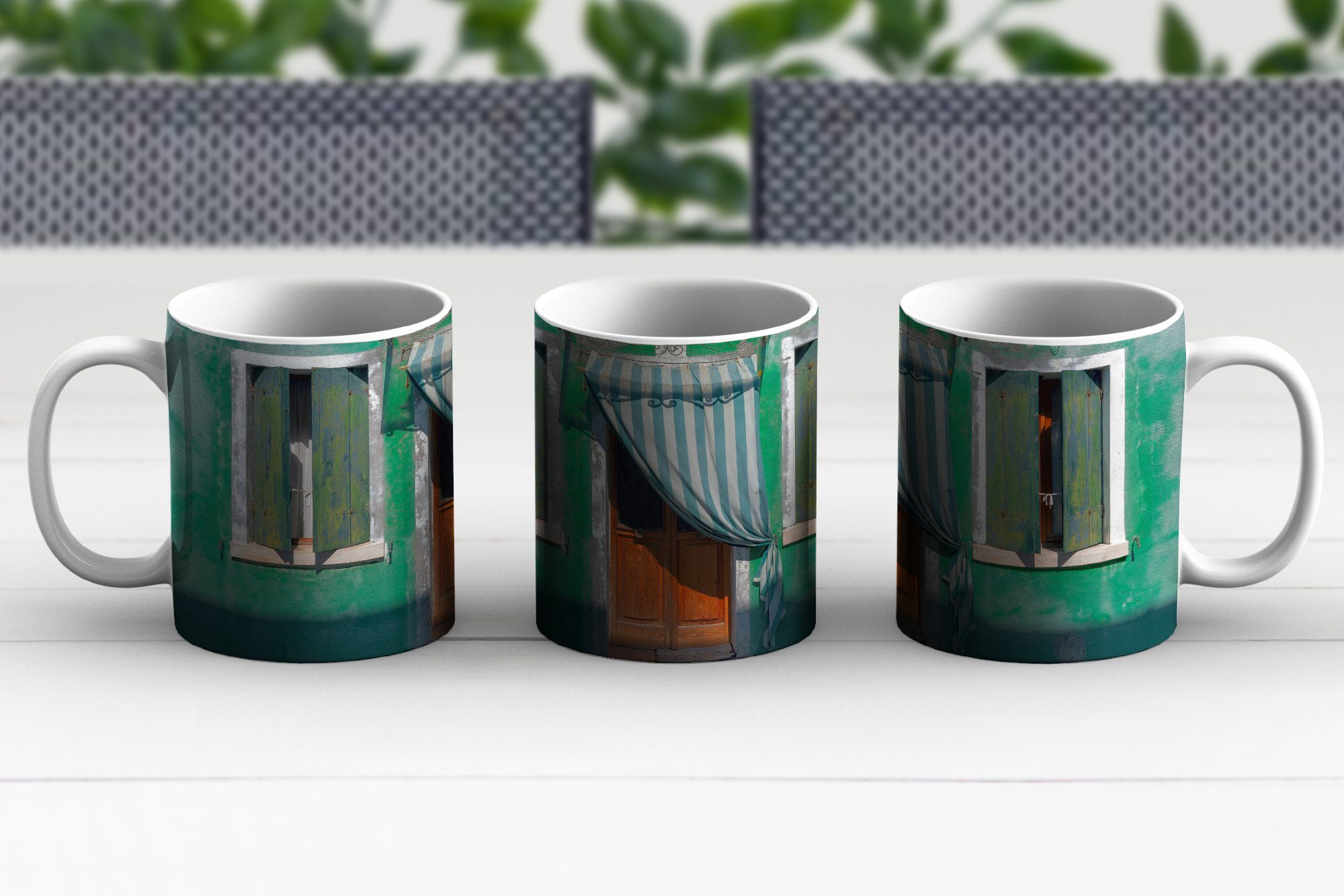Teetasse, Geschenk Grün Architektur Fensterläden, Kaffeetassen, - - Haus Teetasse, Becher, Tasse Keramik, Tür MuchoWow - -