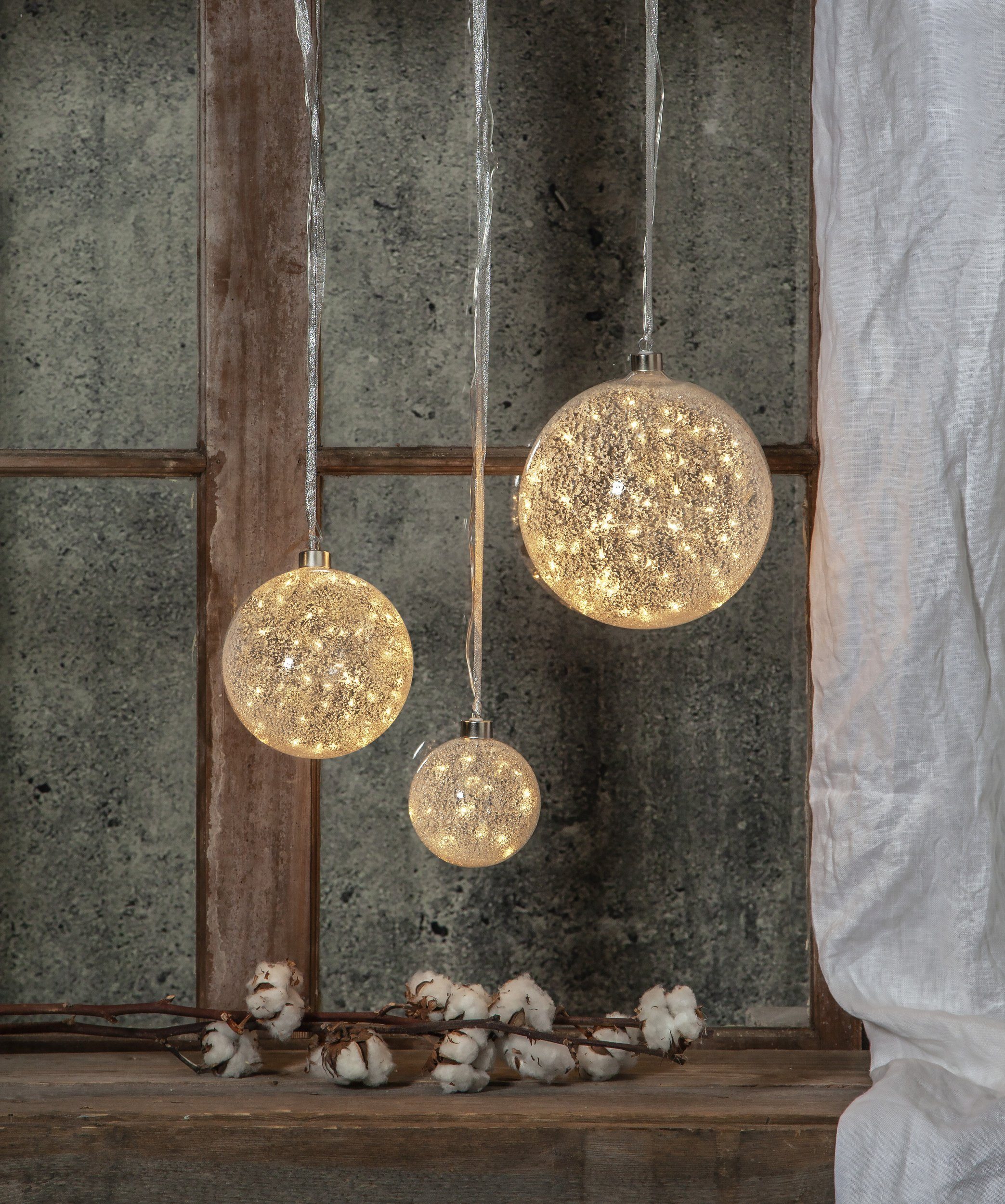 EGLO Dekoobjekt Glow snow, LED Weihnachtskugel für Innen, Ø 15 cm, Leuchtkugel, Strom-Betrieb
