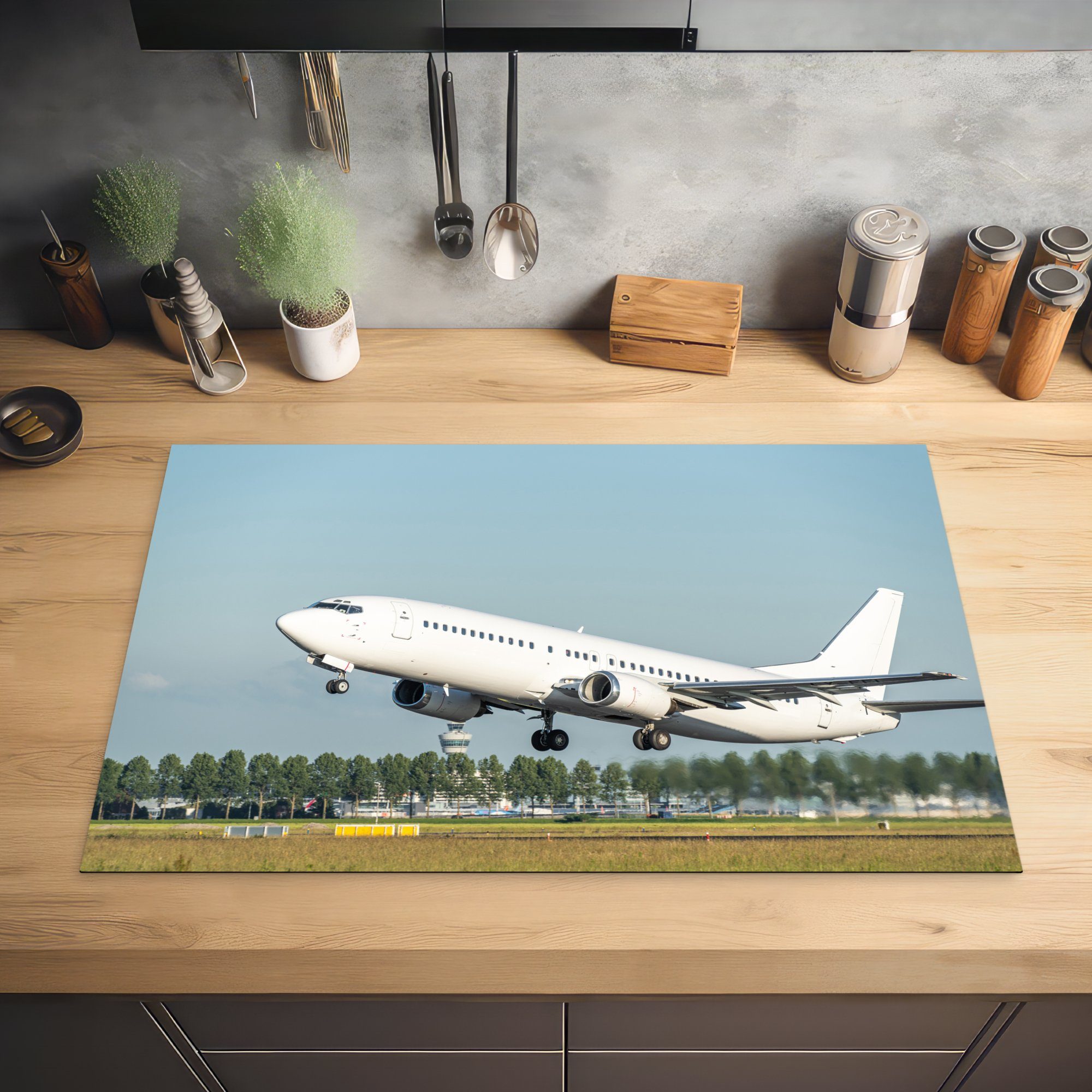 81x52 küche, die tlg), Vinyl, in Flugzeuge Ceranfeldabdeckung Schiphol, MuchoWow Induktionskochfeld (1 für Herdblende-/Abdeckplatte cm, Schutz Abfliegende