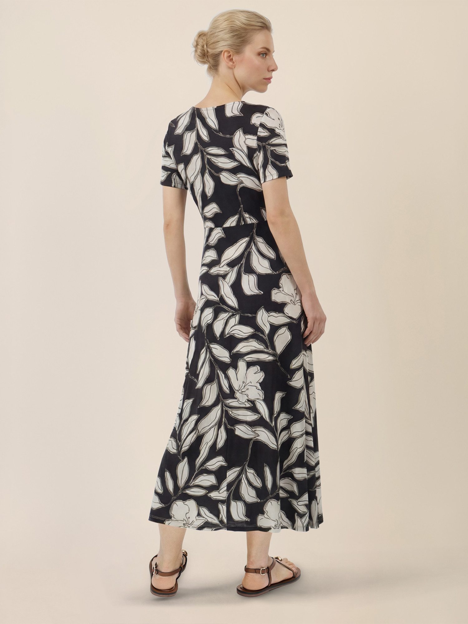 Apart Jerseykleid mit Wickeloptik