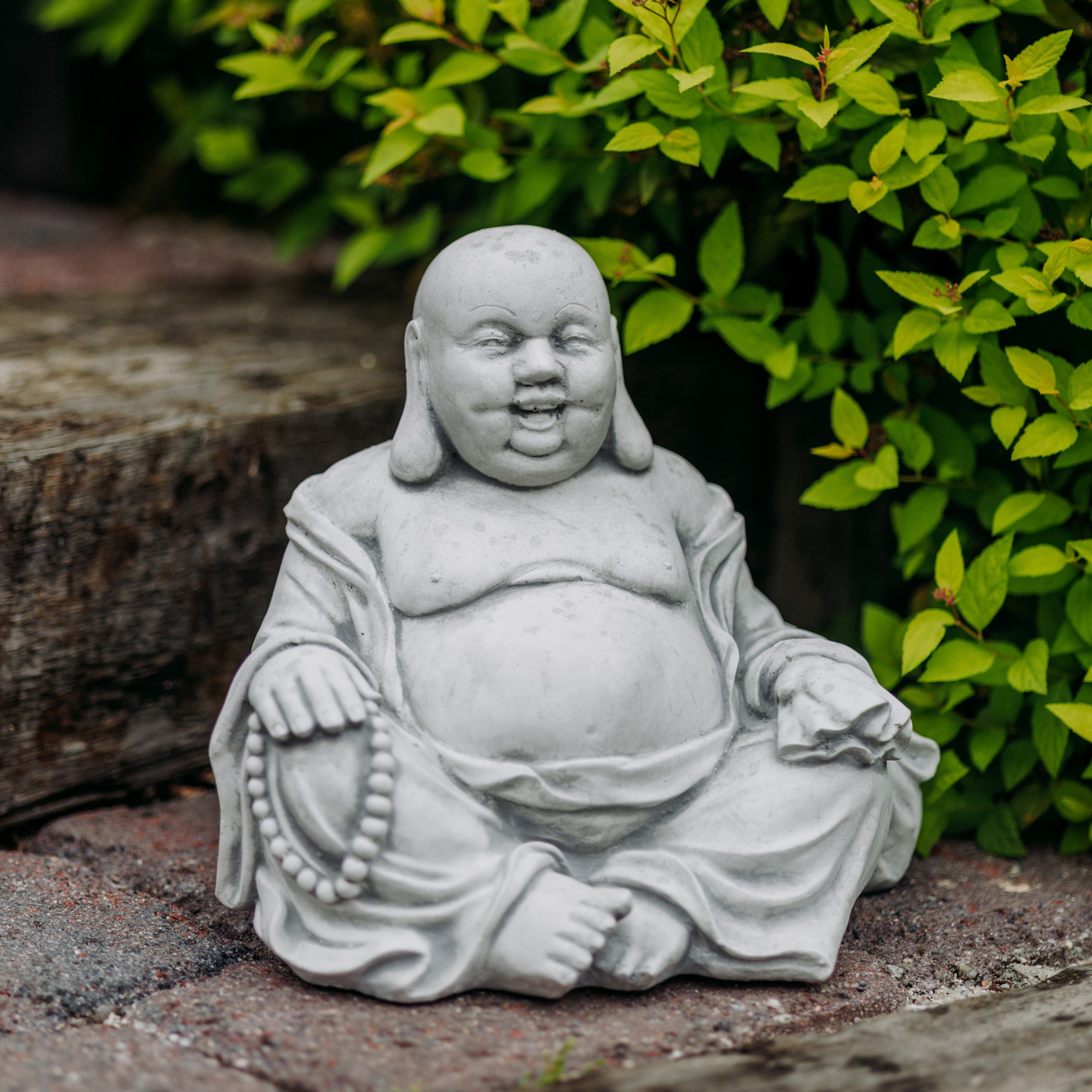 gartendekoparadies.de Gartenfigur Lachender Buddha Mönch, Steinfigur, H. 22 cm, 7 kg, Frostsicher