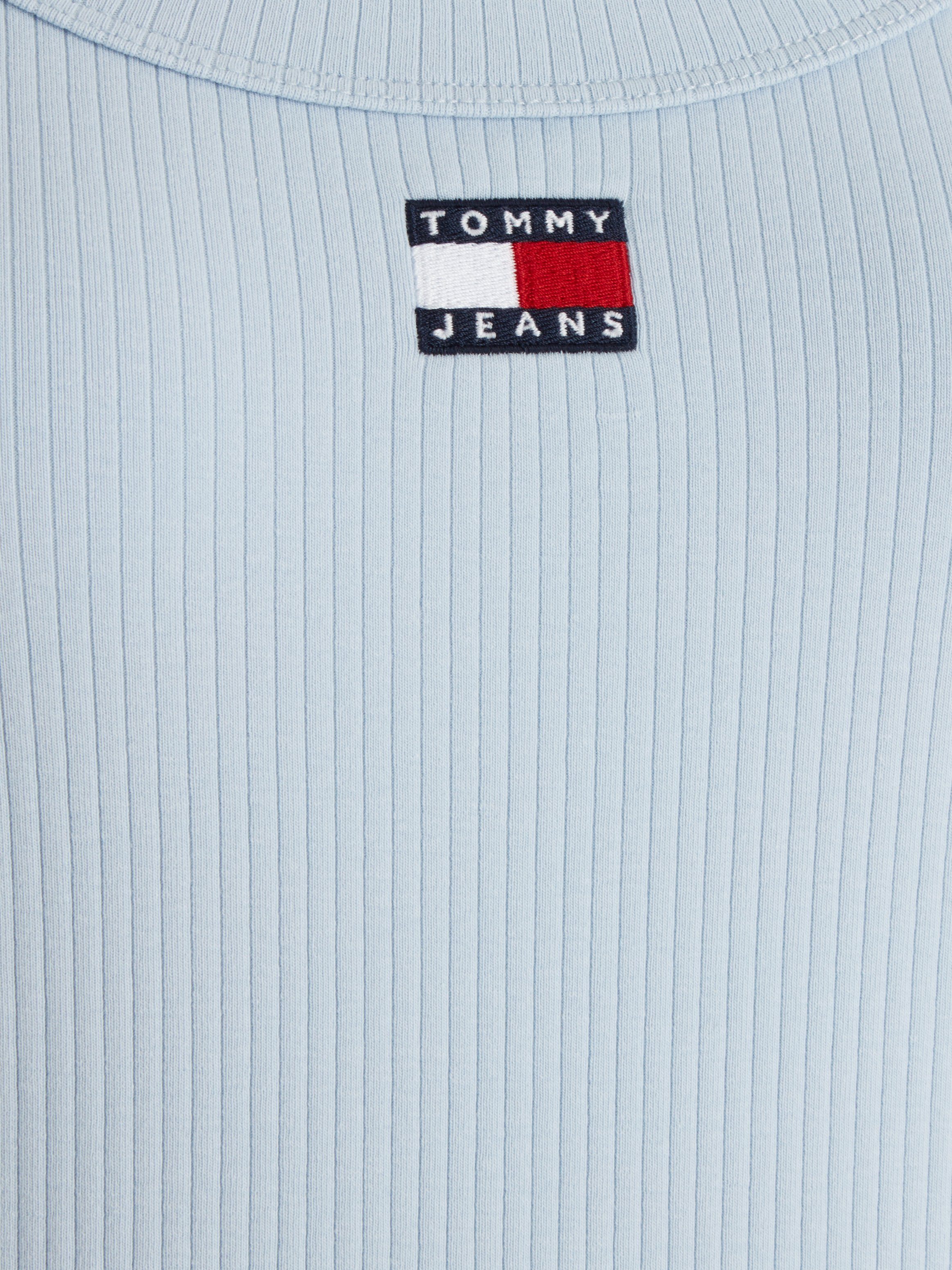 Jeans TJW Tommy T-Shirt Breezy_Blue SLIM TEE SS mit RIB BADGE Logostickerei