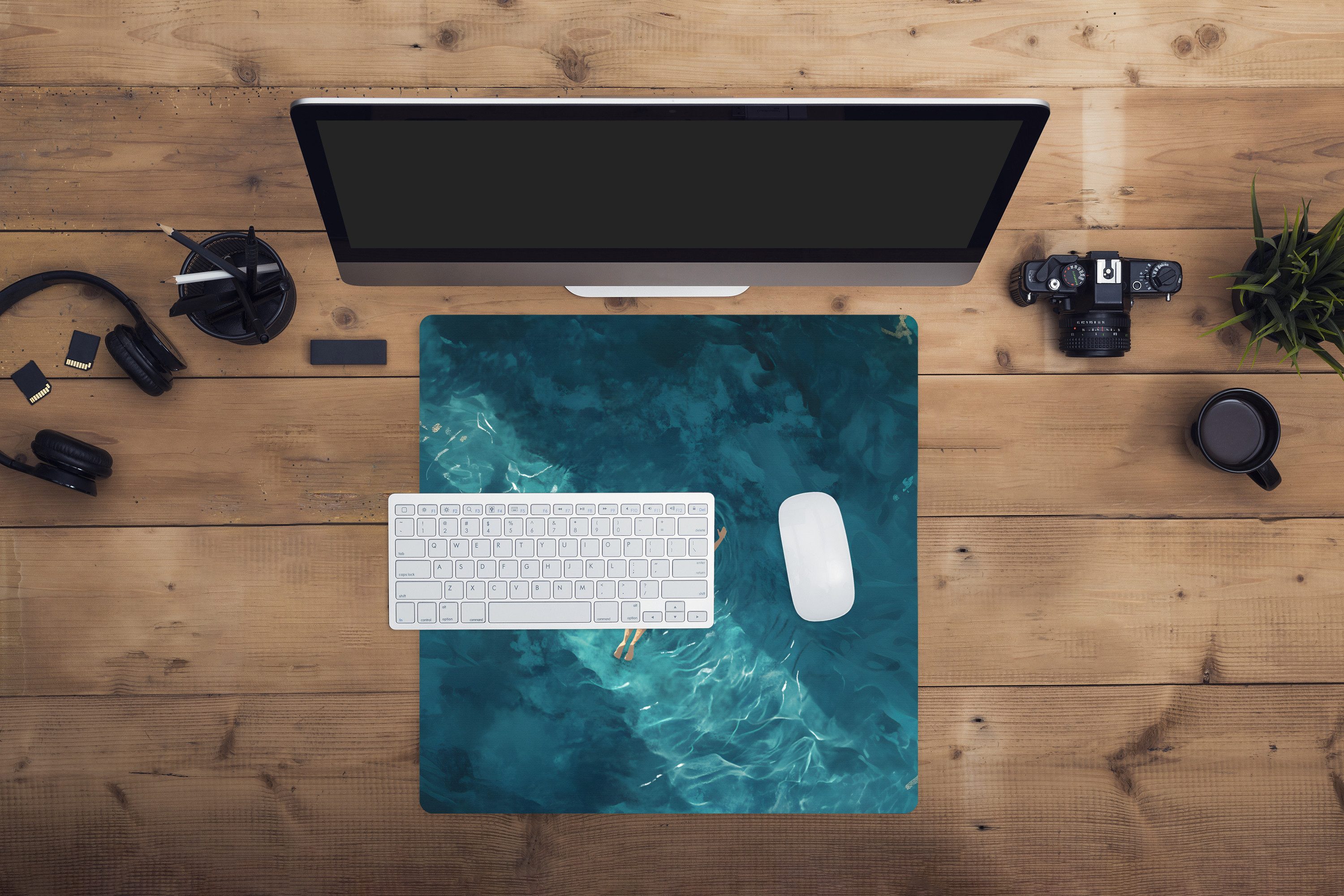 MuchoWow Mauspad Frau - Wasser - Bikini - Orange (1-St), Mouse pad groß, Schreibtisch Zubehör, Desk Mat, 50x50 cm