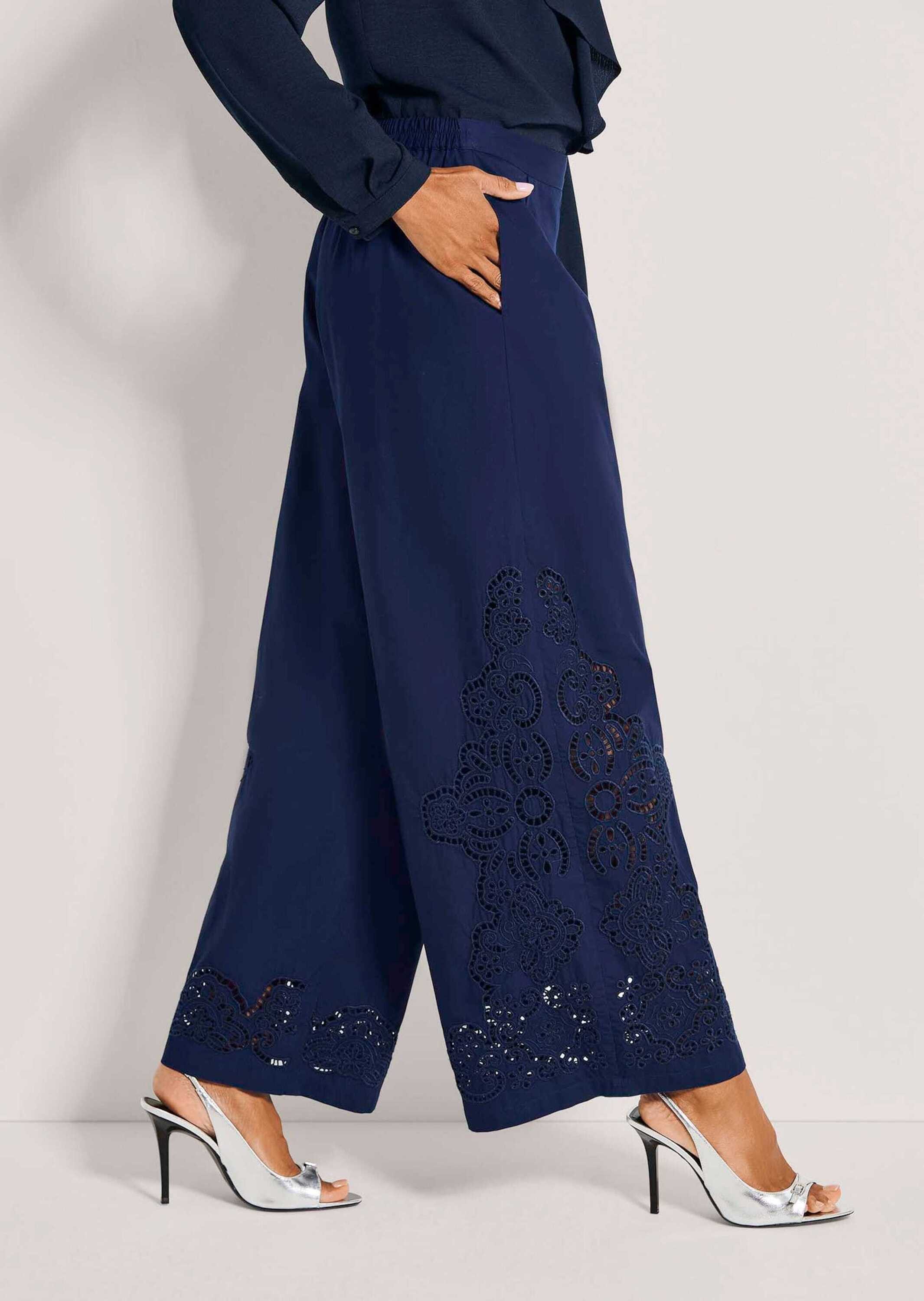 MADELEINE Culotte Sommerhose mit Lochstickerei Stoffhose mit Formbund, Bundfalten, Nahttaschen und Knöchellänge