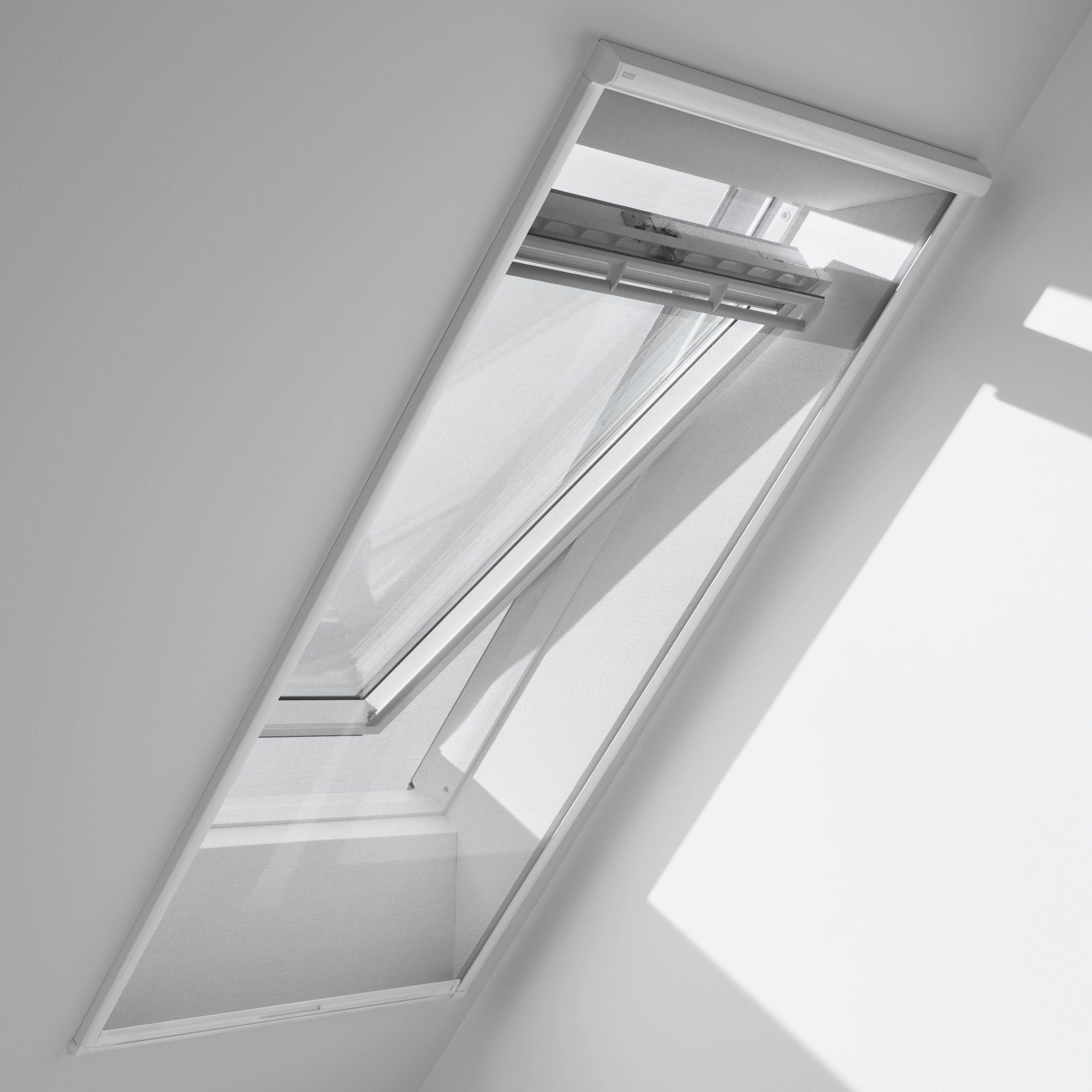 Insektenschutzrollo für Dachfenster, ZIL SK06 0000SWL, VELUX, transparent, mit Bohren, in Führungsschienen, verschraubt, für max. Dachausschnitt: 1120 x 2000 mm
