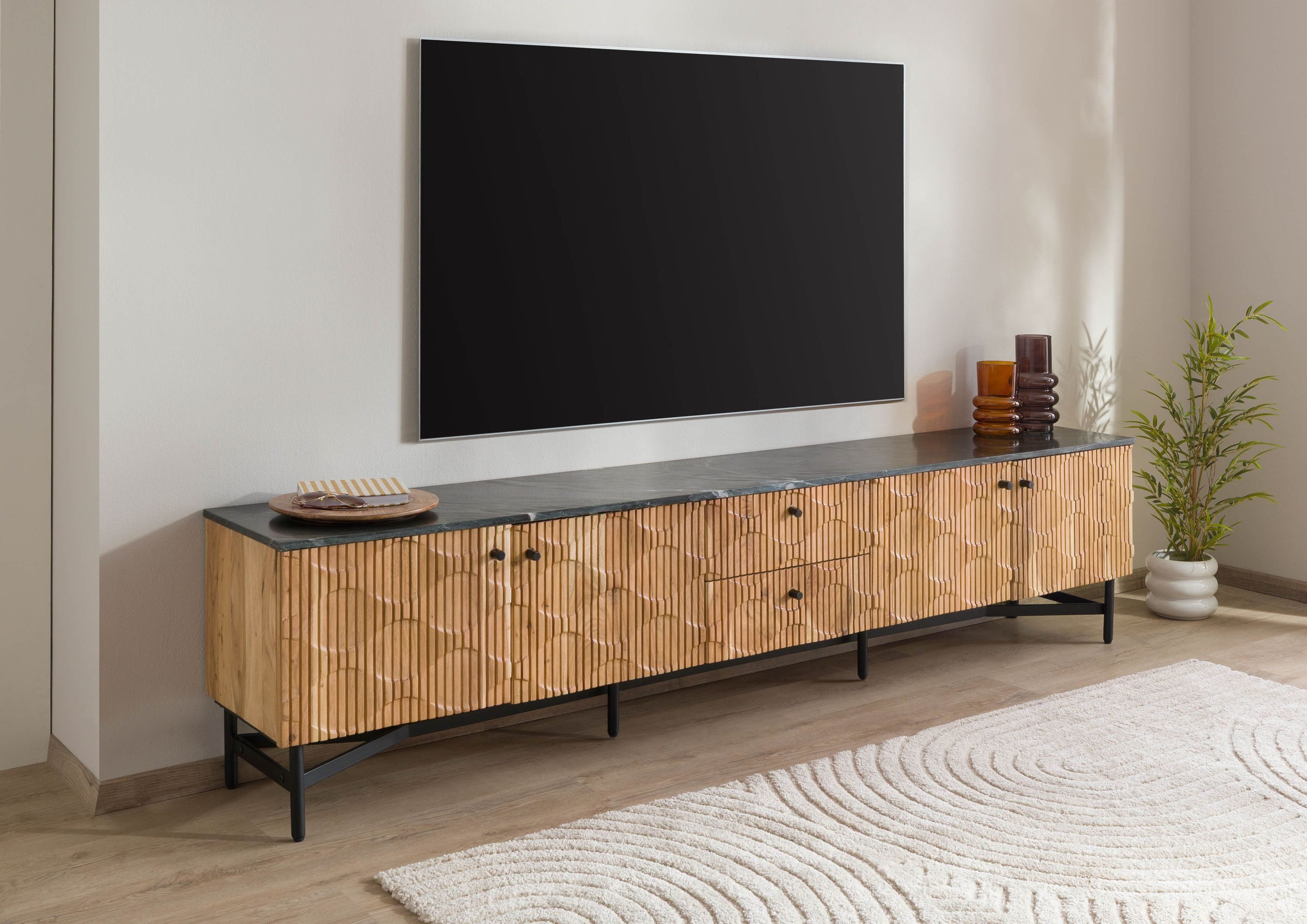 Massivmoebel24 TV-Board (Massivholz), Akazie 240x40x55 natur lackiert / Marmor schwarz LONDON #107