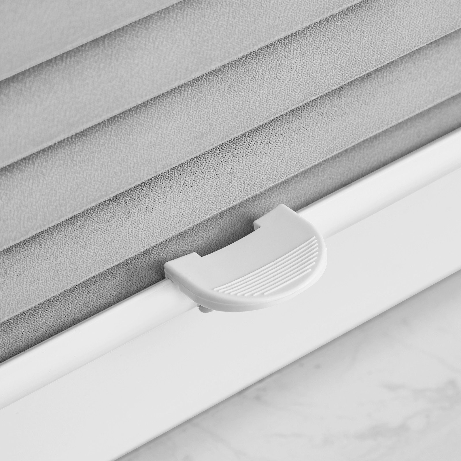 OUBO Plissee ohne Bohren Klemmfix, lichtdurchlässig Rollo, Lichtschutz, Easyfix, Klemmfix, mit Klemmträger, Sichtschutz und Sonnenschutz für Fenster & Tür