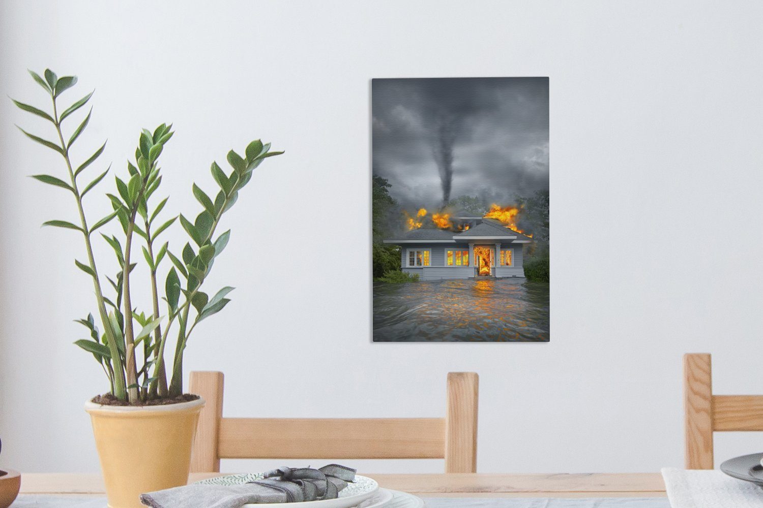 Leinwandbild Ein cm fertig OneMillionCanvasses® (1 Tornado, steht in bespannt Haus ein St), inkl. Leinwandbild und Zackenaufhänger, Flammen 20x30 Gemälde,