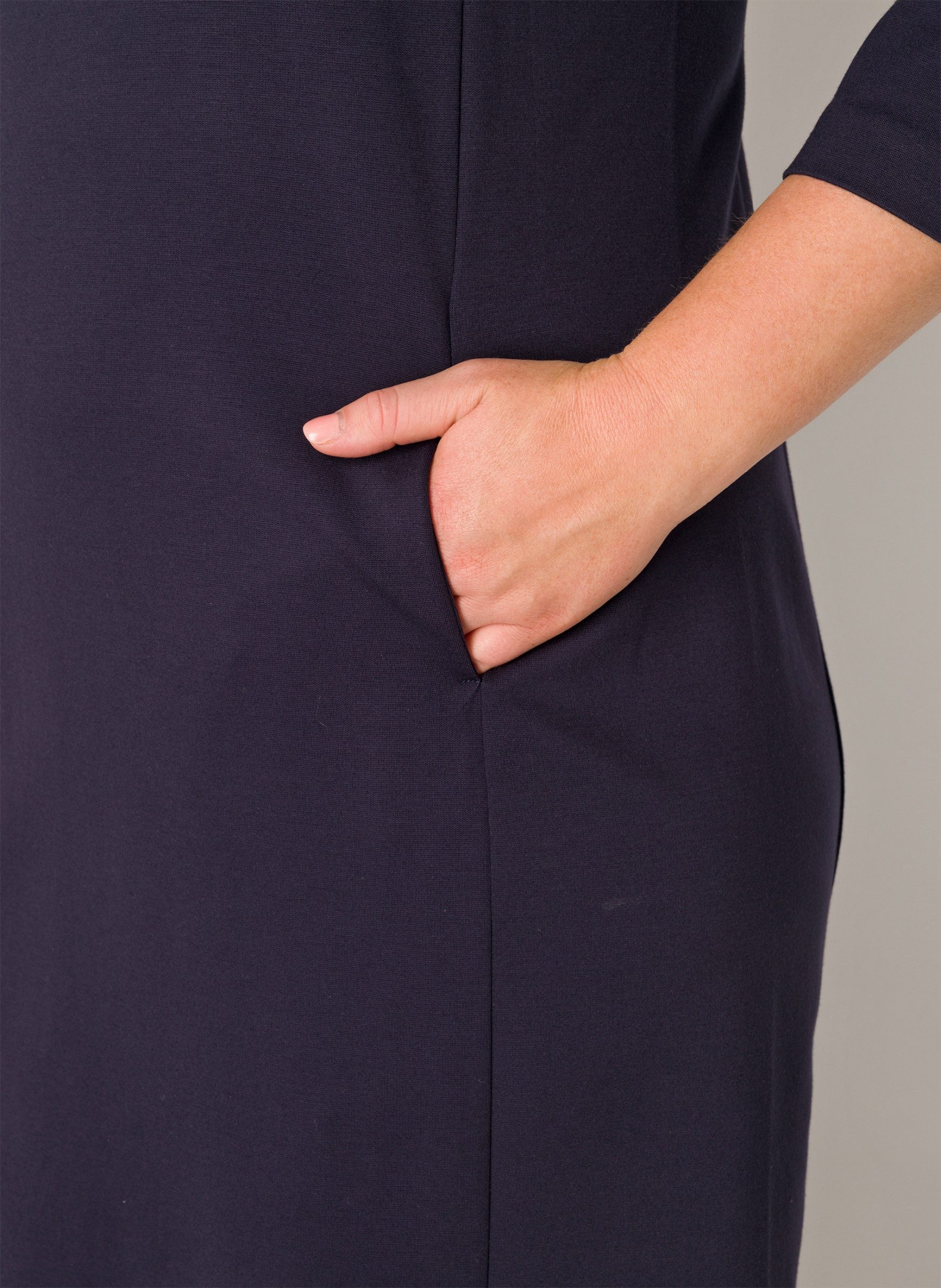 Base Level Curvy Etuikleid Addy in günstig online kaufen