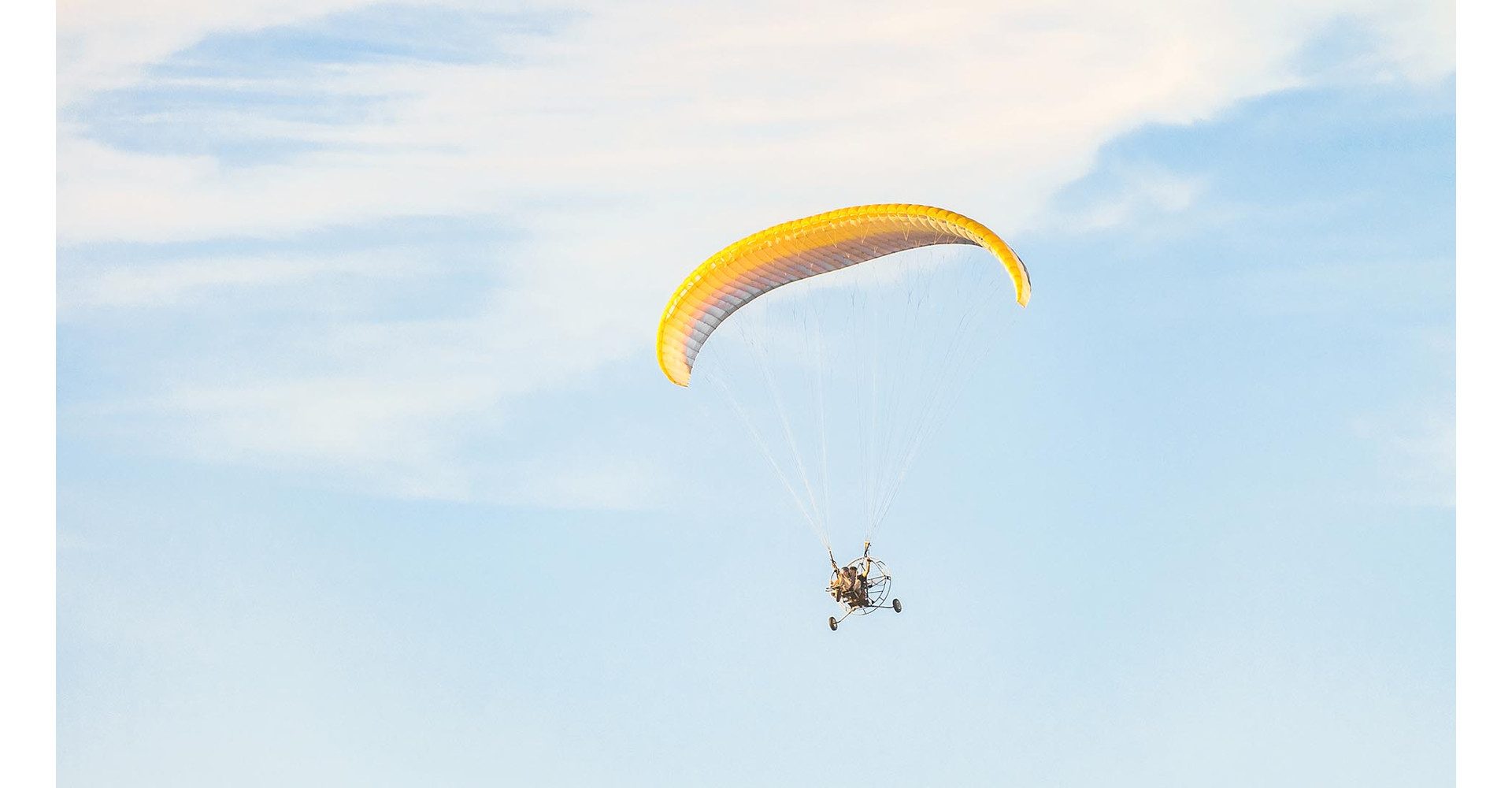 Jochen Schweizer Erlebnisgutschein Paramotor Trike Tandem Flug Rosenheim, Schwerelos über Rosenheim – Dein Flugabenteuer beginnt!
