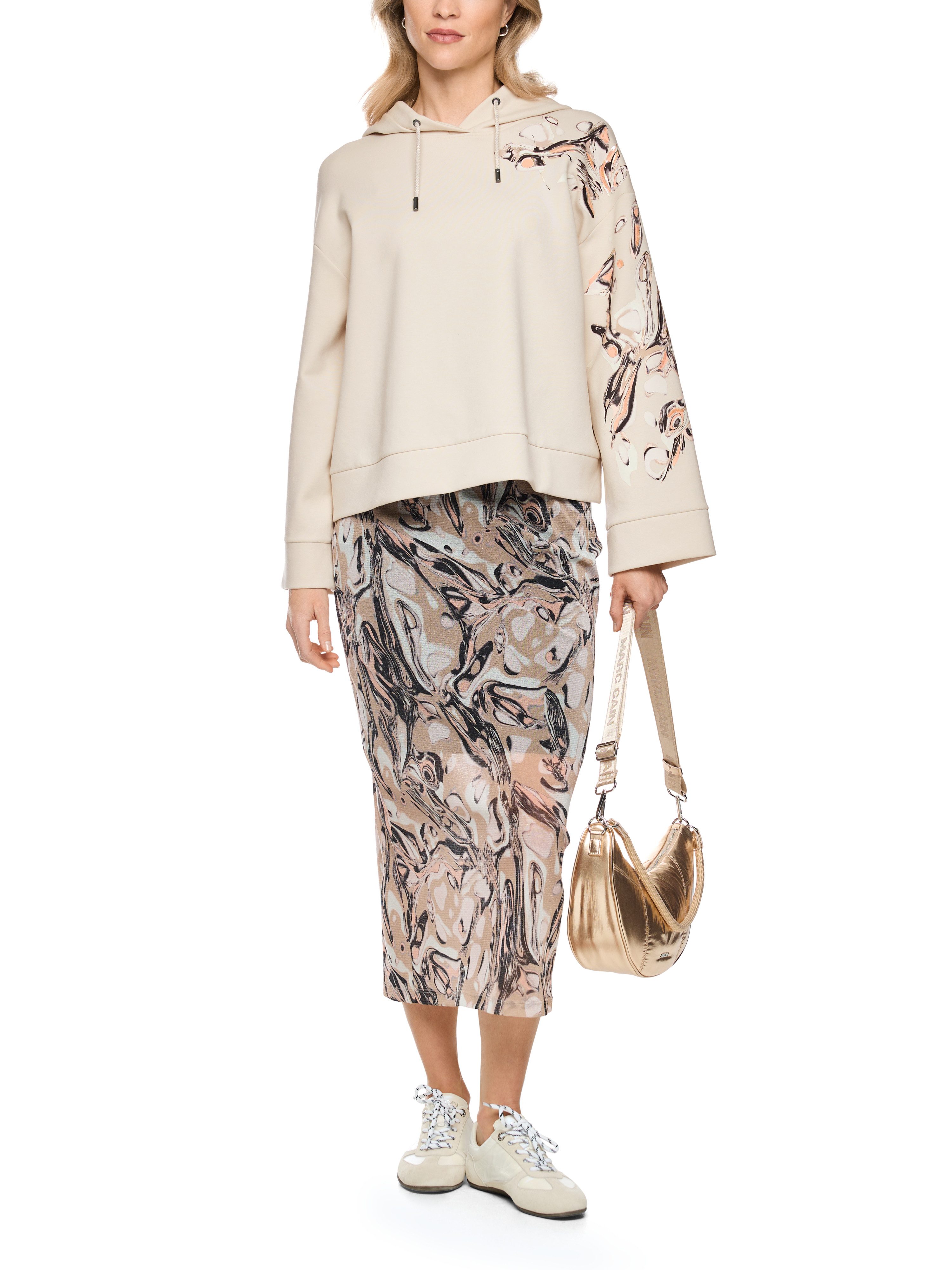 Marc Cain Kapuzensweatshirt Golden Hour Premium Damenmode oversize, modischer Print am Ärmel – Bild 5 von 5