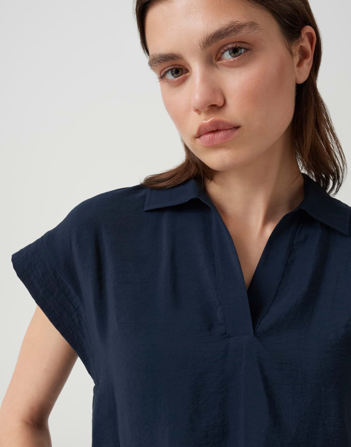 OPUS Kurzarmshirt mit leichter Front Rückenfalte für lockeren Fall – Bild 4 von 5