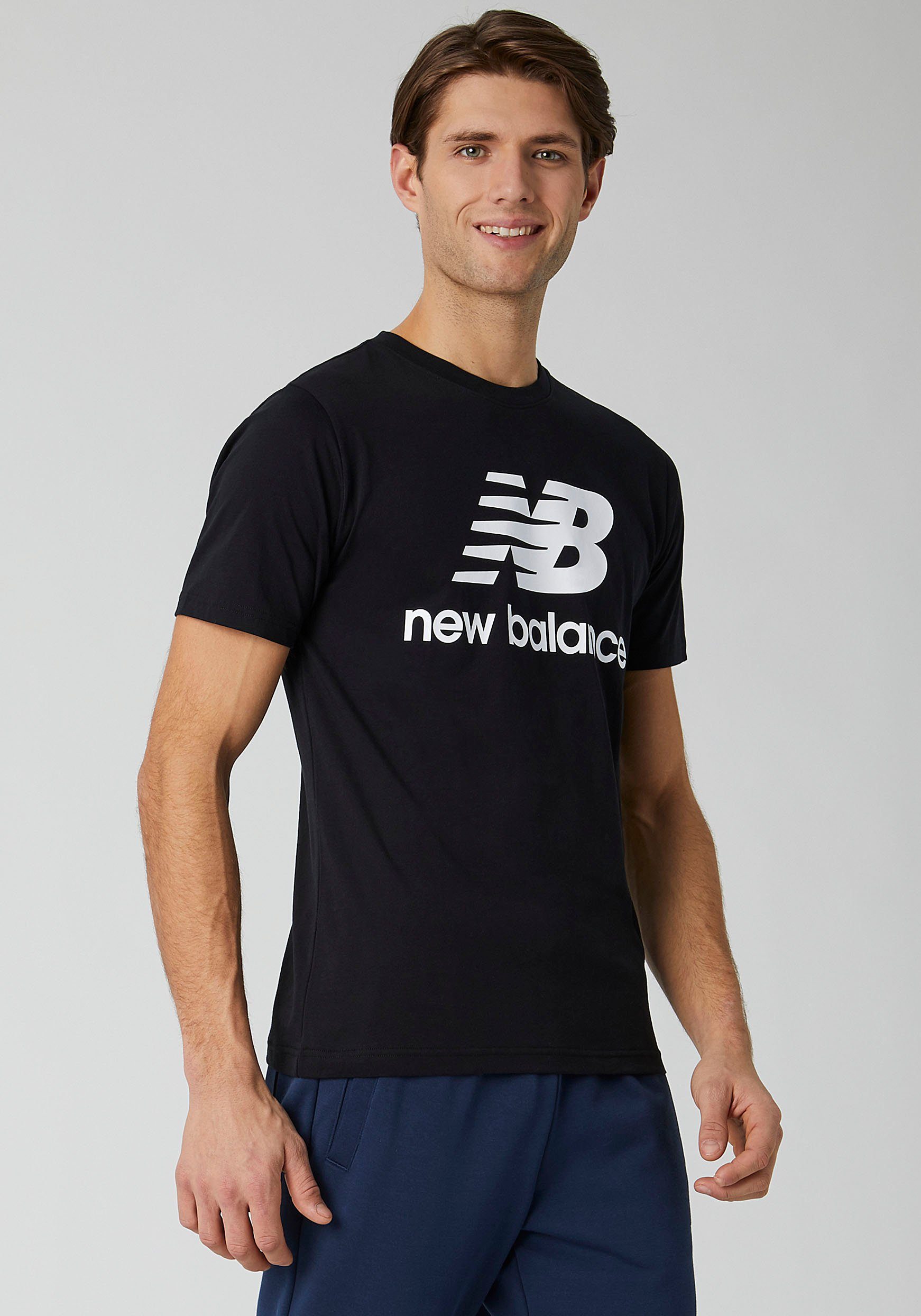 New Balance T-Shirt NB ESSENTIALS STACKED LOGO T-SHIRT schwarz